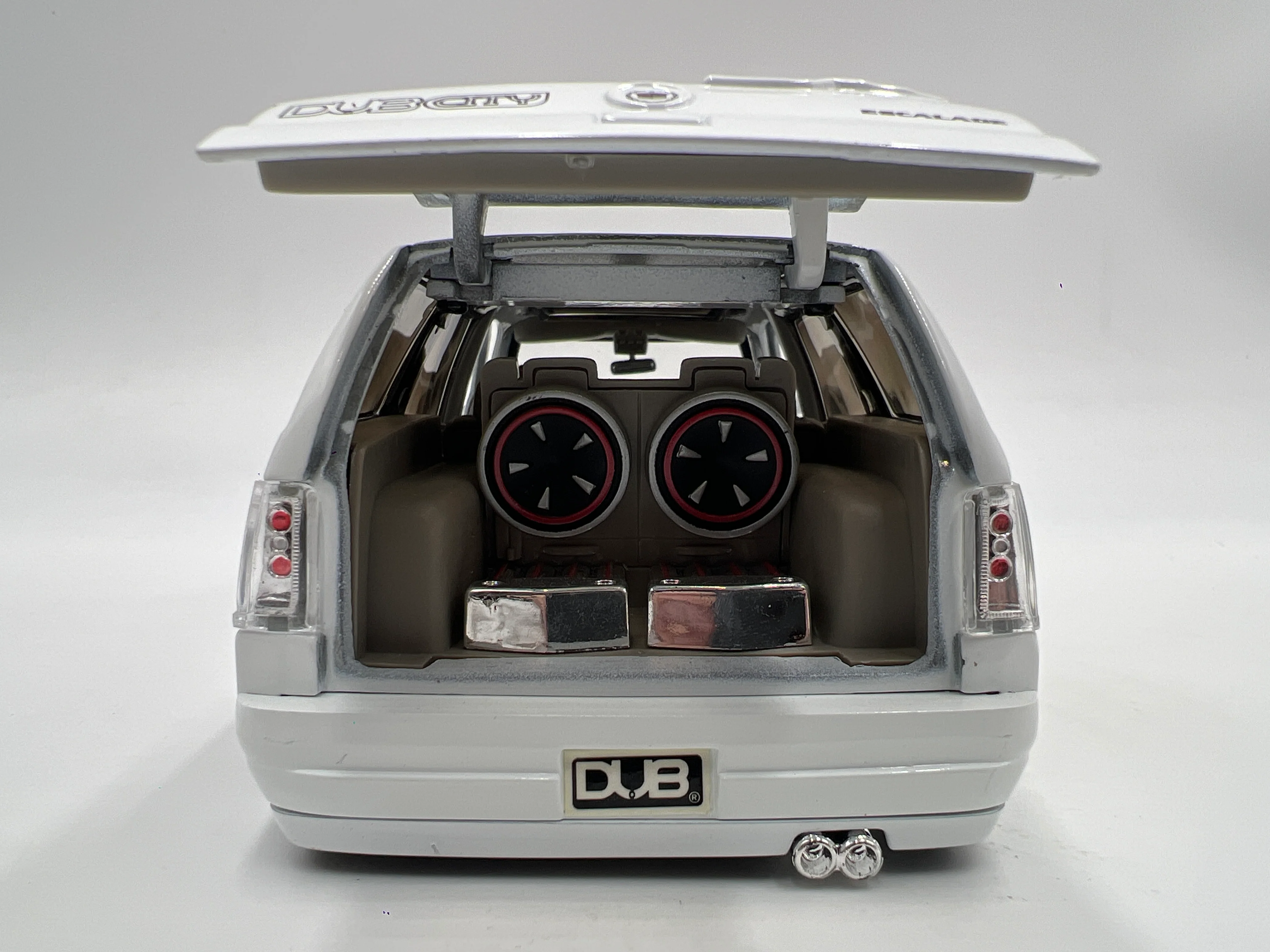 Jada 1/24 Scale Dub City 2002 Cadillac Escalade White Loose - Image 4