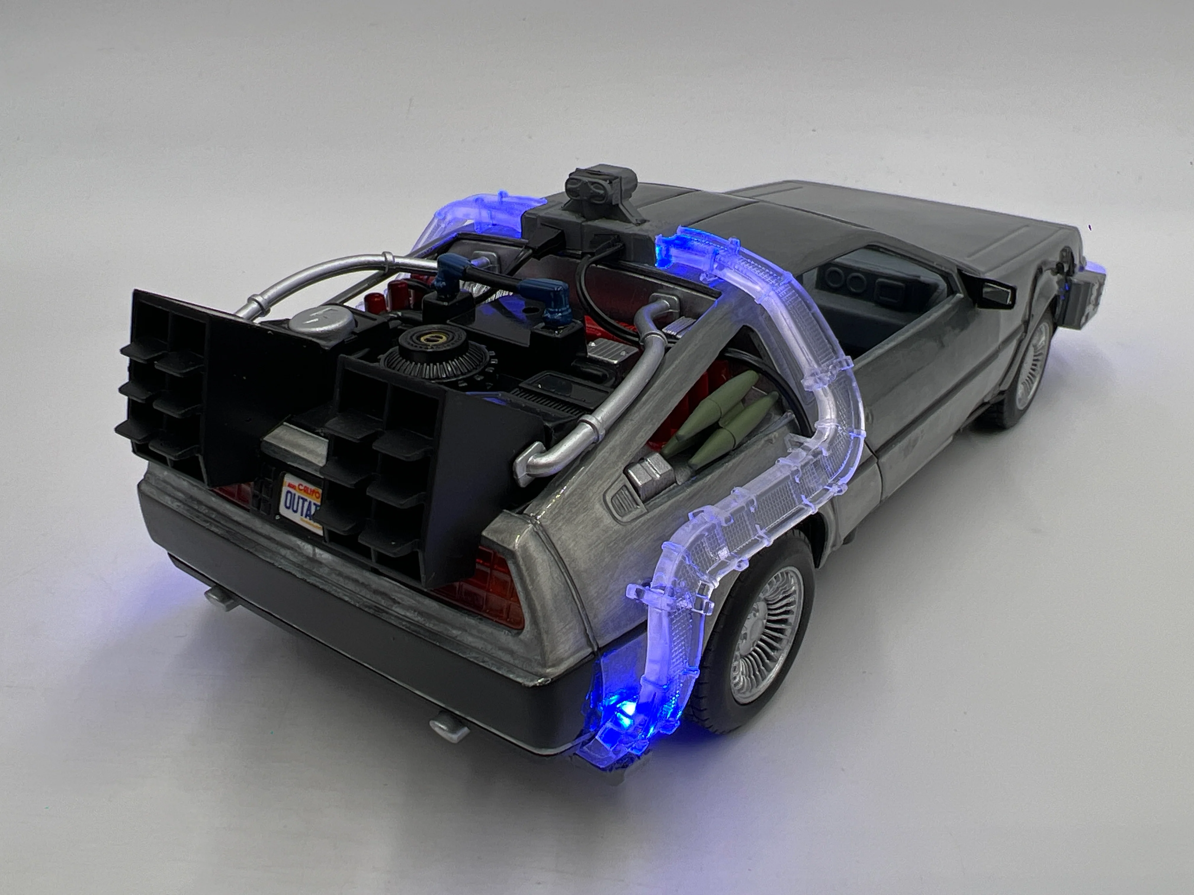 Jada 1/24 Scale Back To The Future 40 Years Edition Time Machine DMC DeLorean W/Lights & Truck Package - Image 6
