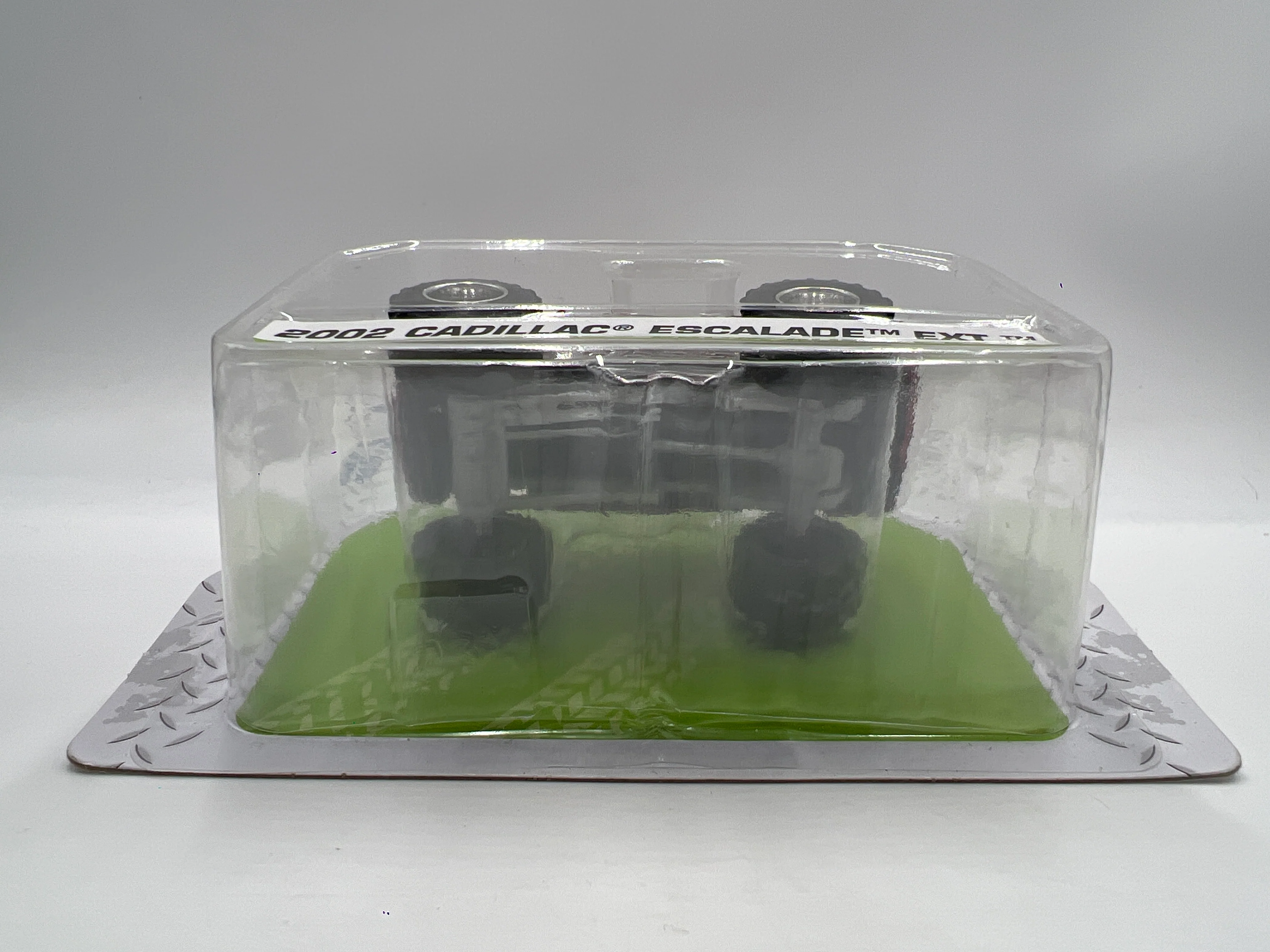 Jada Just Trucks Wave 37 2002 Cadillac Escalade EXT Red 188C - Image 5
