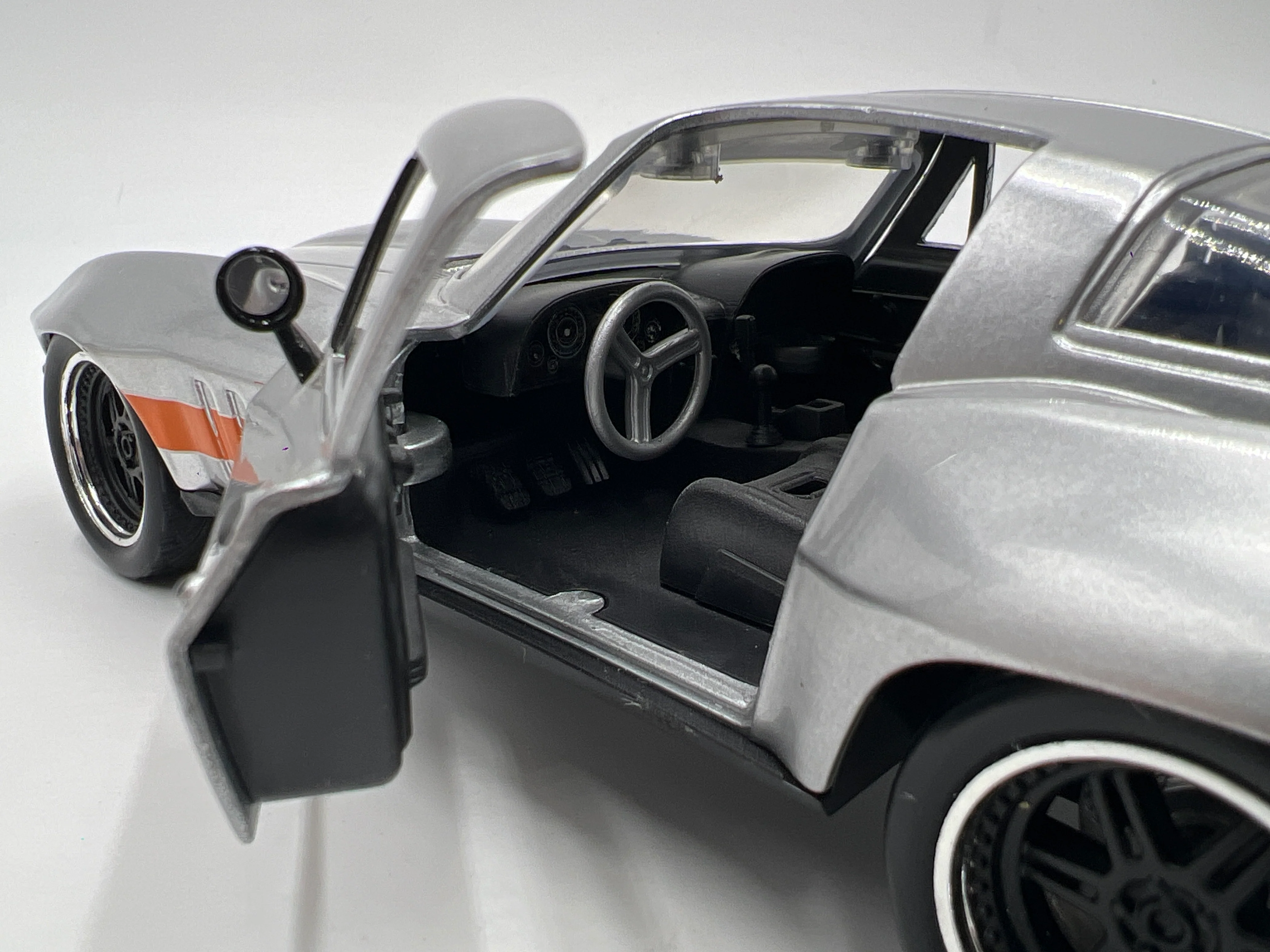 Jada 1/24 Scale AutoZone 1966 Chevy Corvette Silver Loose - Image 4