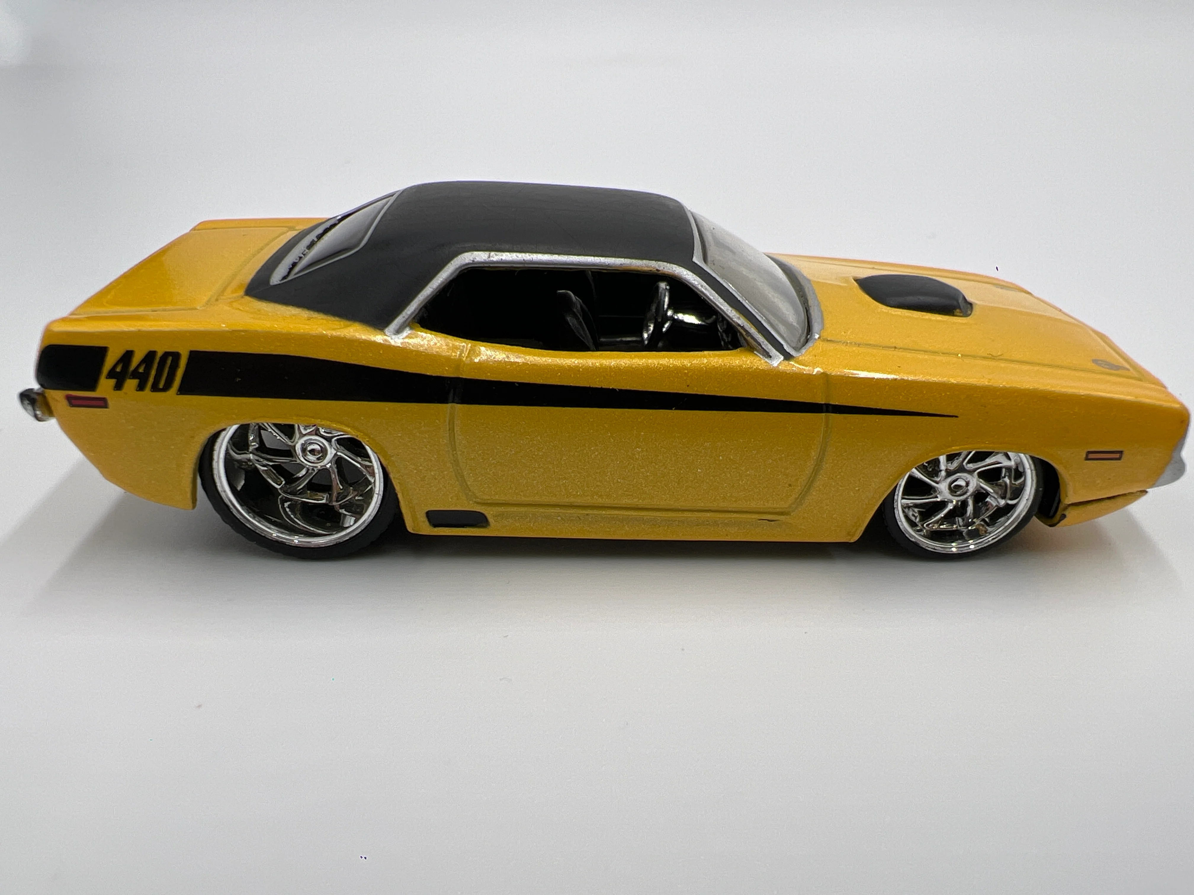 Jada Toys Big Time Muscle 1970 Plymouth Cuda Yellow Loose - Image 4