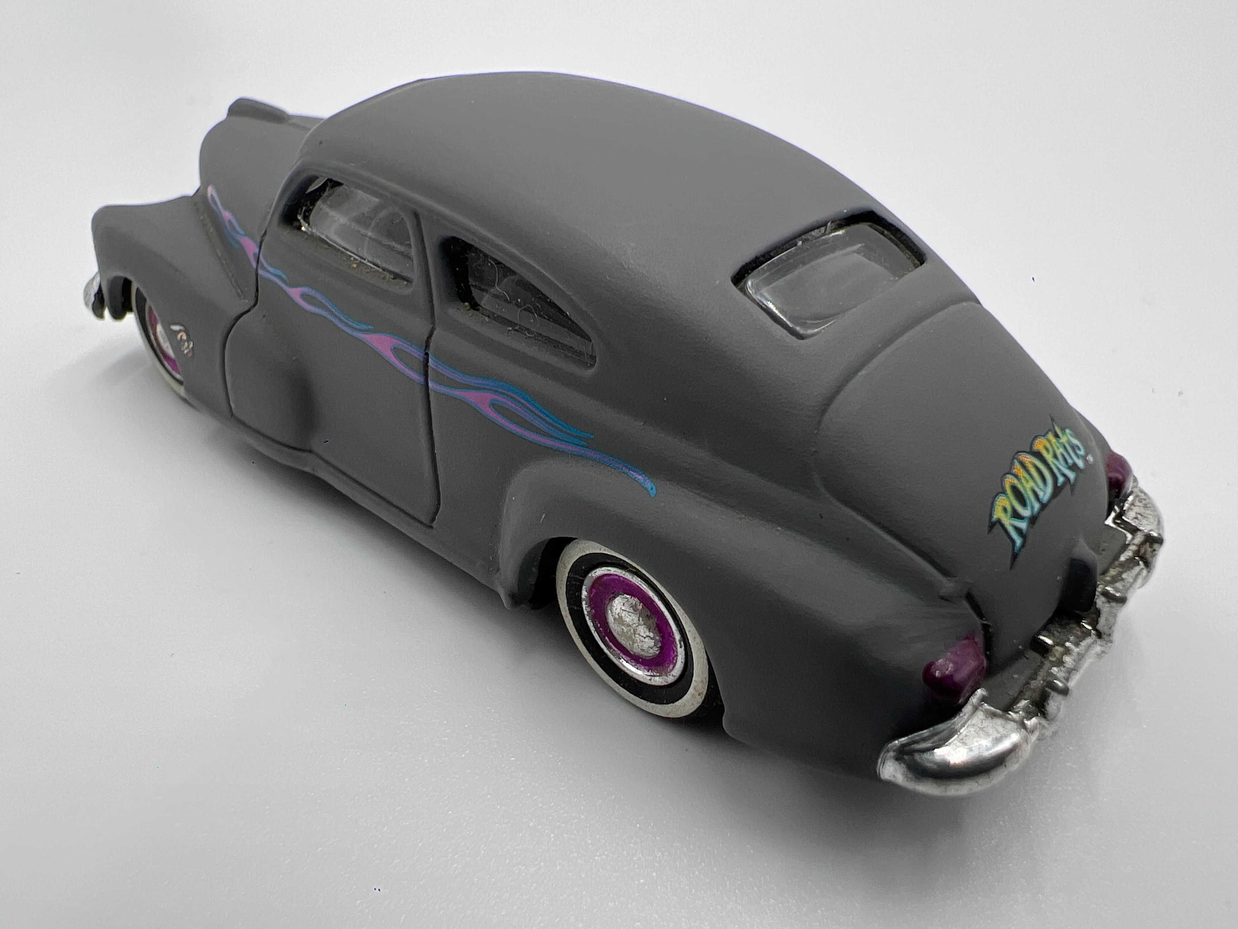 Jada Toys Road Rats 1947 Chevy Fleetline Aerosedan Primer Gray Loose - Image 3