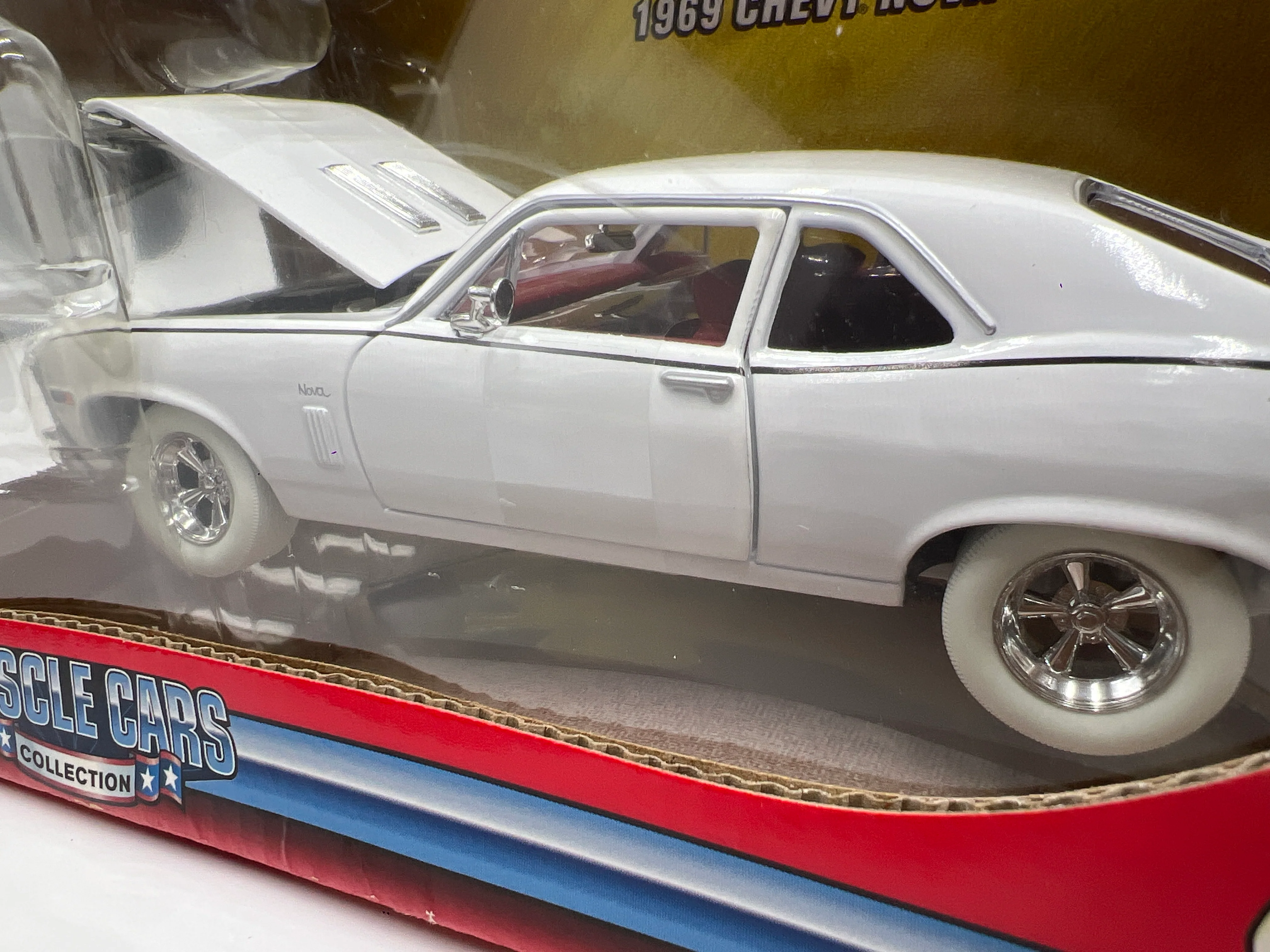 Johnny Lightning 1:24 Scale White Lightning Muscle Cars Chase 1969 Chevy Nova SS White VHTF - Image 3