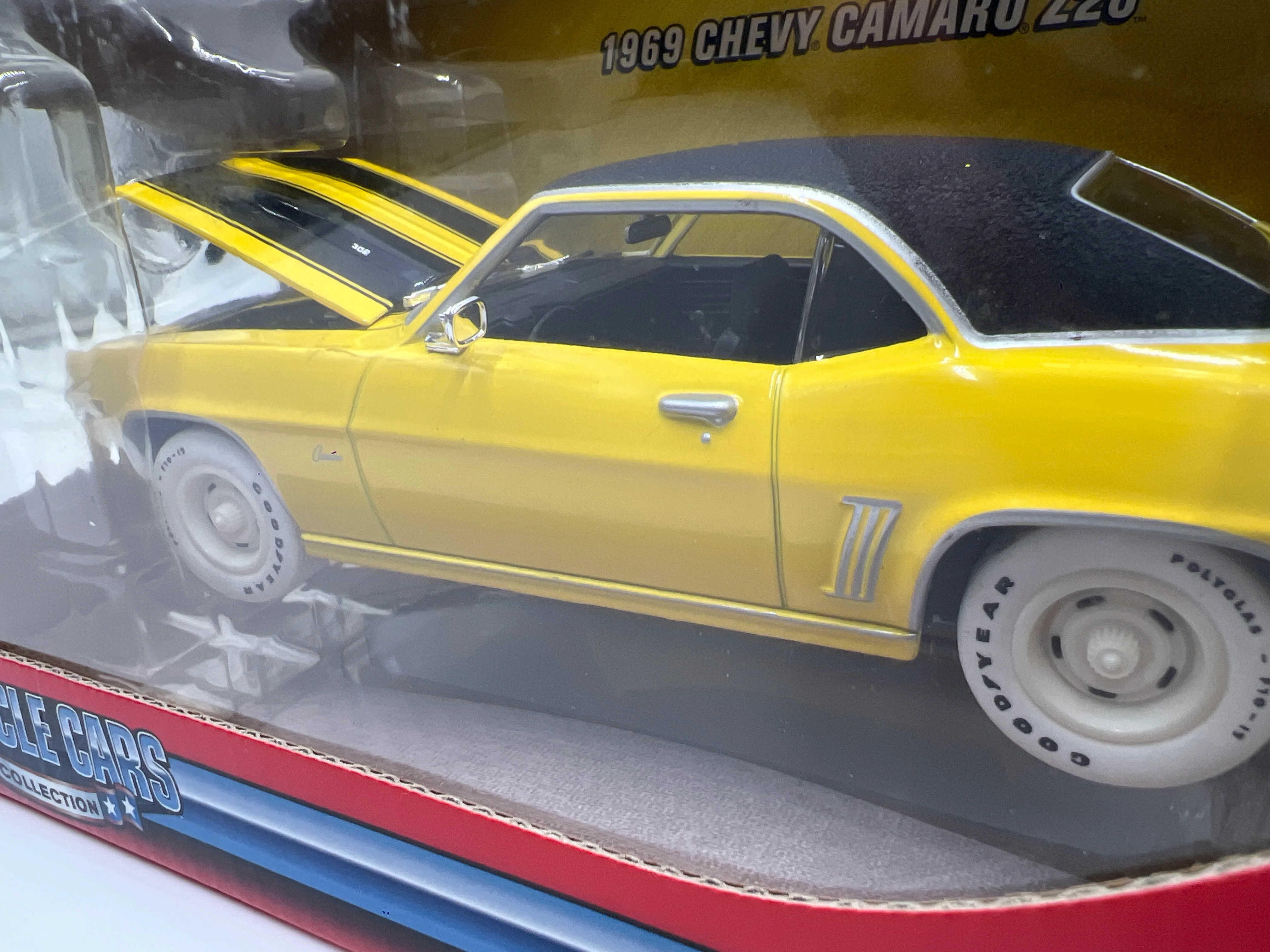 Johnny Lightning 1:24 Scale White Lightning Muscle Cars Chase 1969 Chevy Camaro Z28 Yellow VHTF - Image 3
