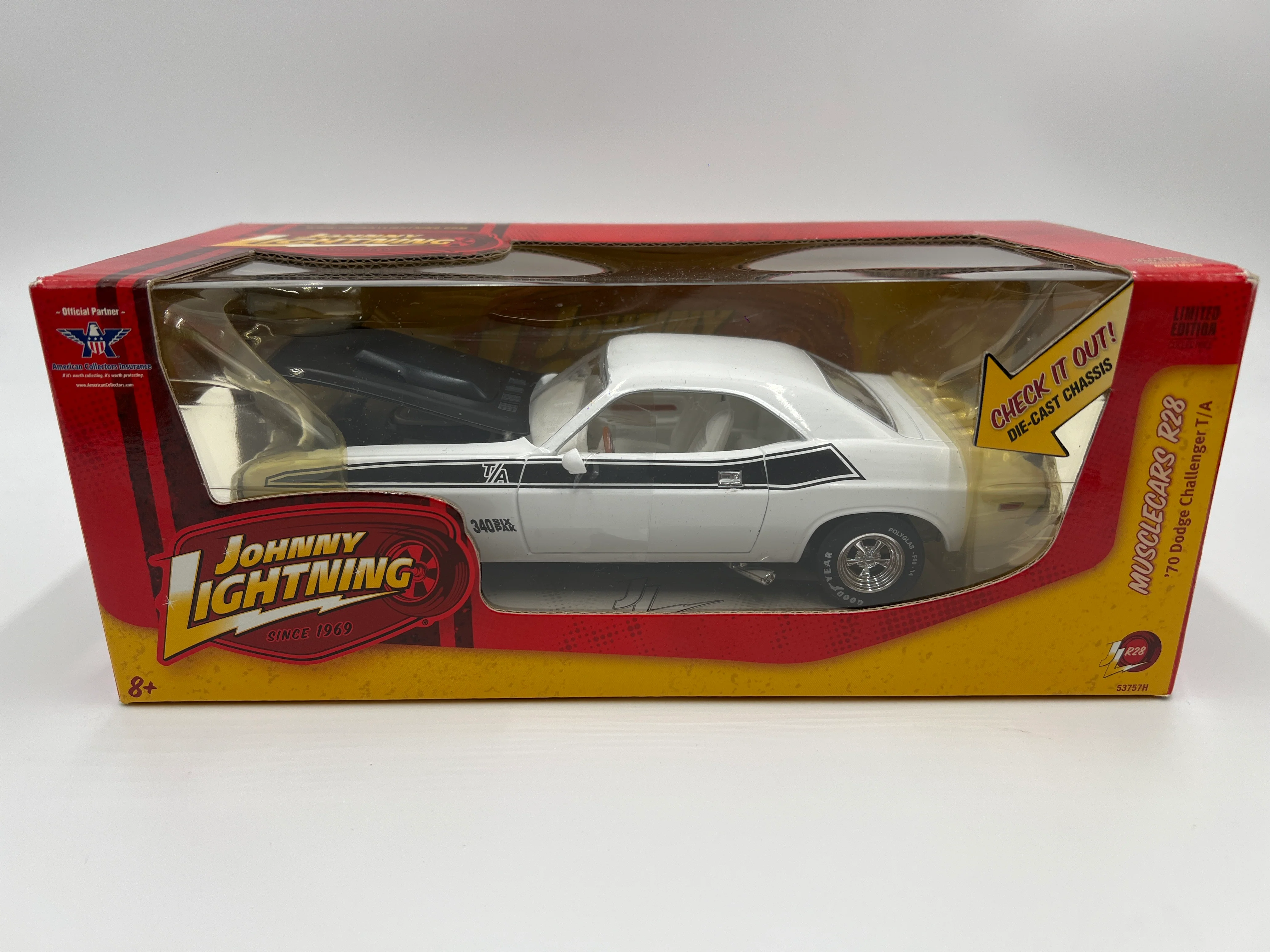 Johnny Lightning 1:24 Scale White Lightning Chase Muscle Cars R28 70 Dodge Challenger T/A White VHTF - Image 2