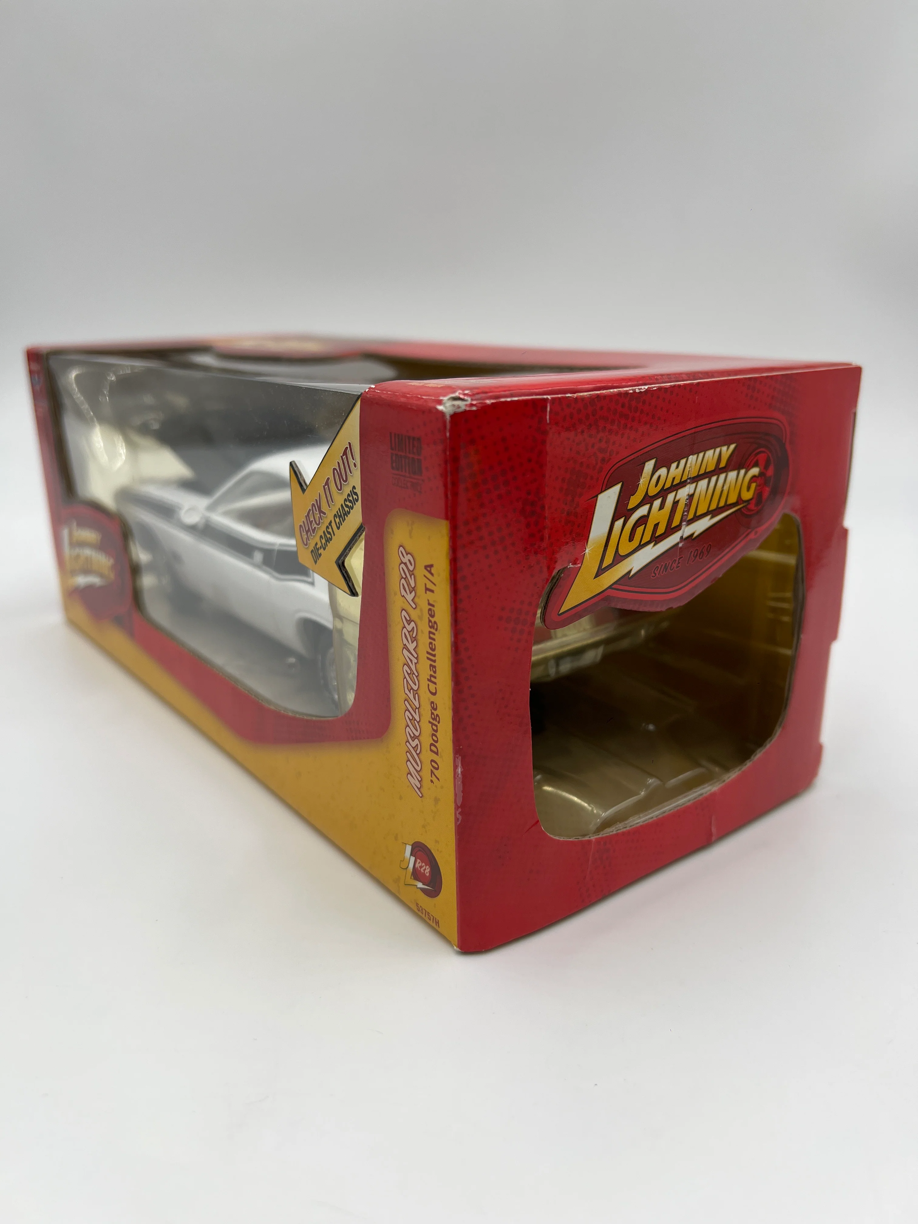 Johnny Lightning 1:24 Scale White Lightning Chase Muscle Cars R28 70 Dodge Challenger T/A White VHTF - Image 6