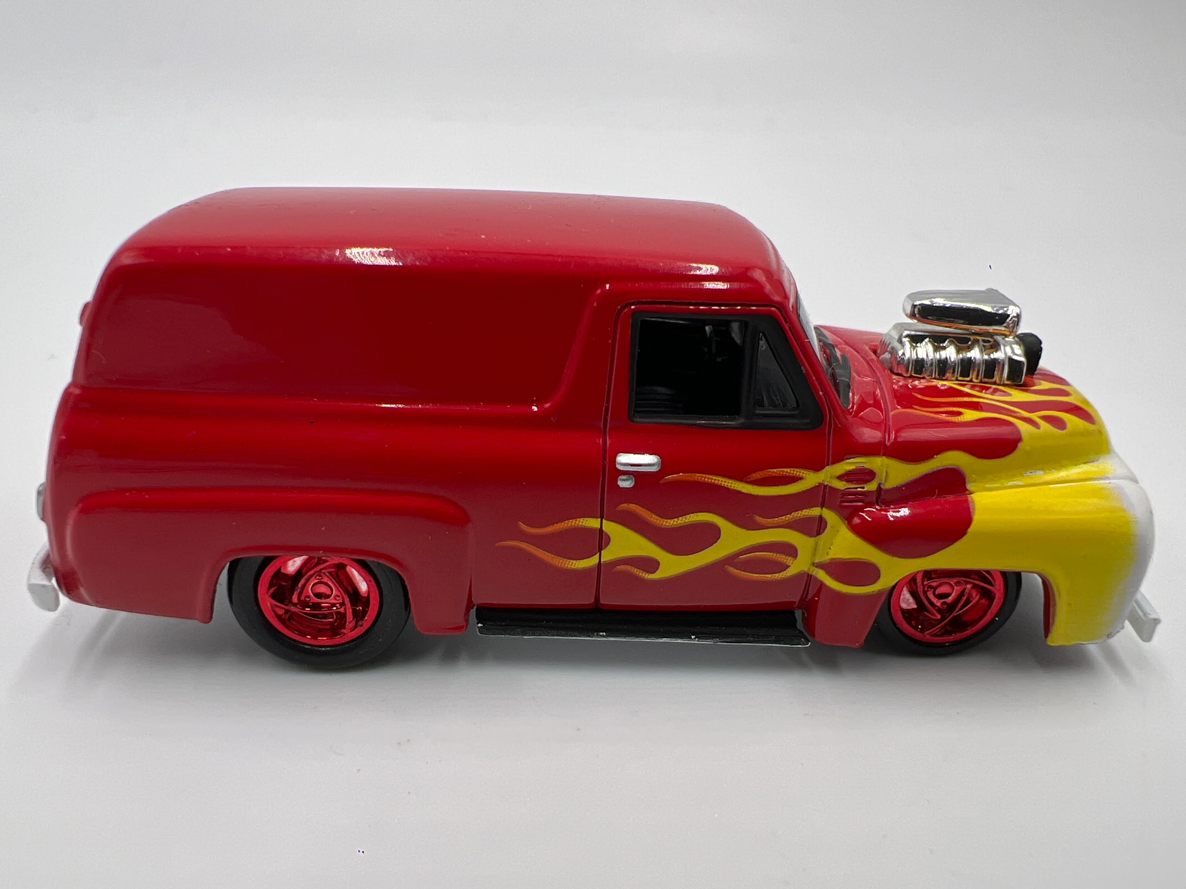 Johnny Lightning 1/64 White Lightning Chase Woodys & Panels 55 Ford Panel Delivery Red - Image 3