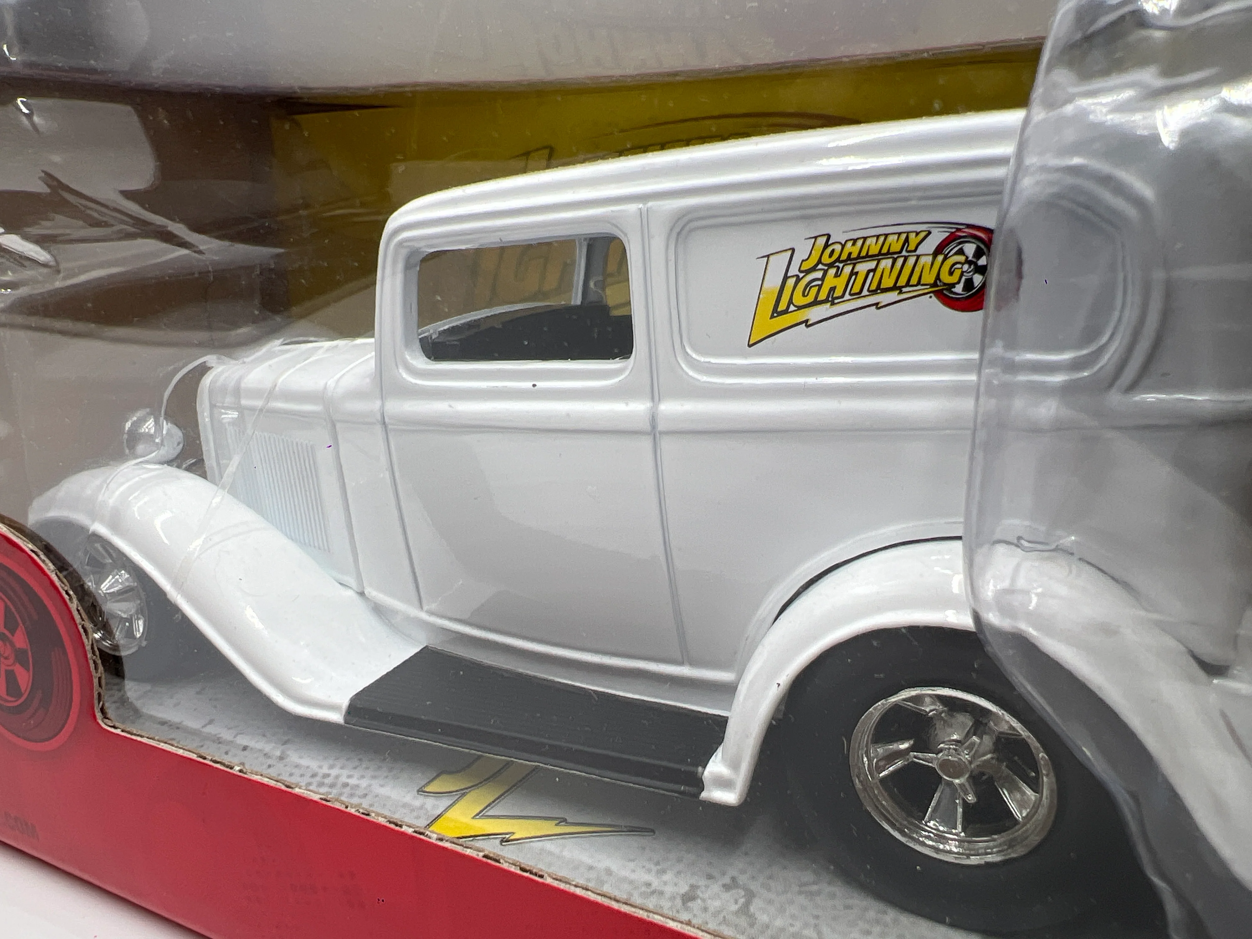 Johnny Lightning 1:24 Scale White Lightning Chase JL50 1932 Ford Sedan Delivery White VHTF - Image 3