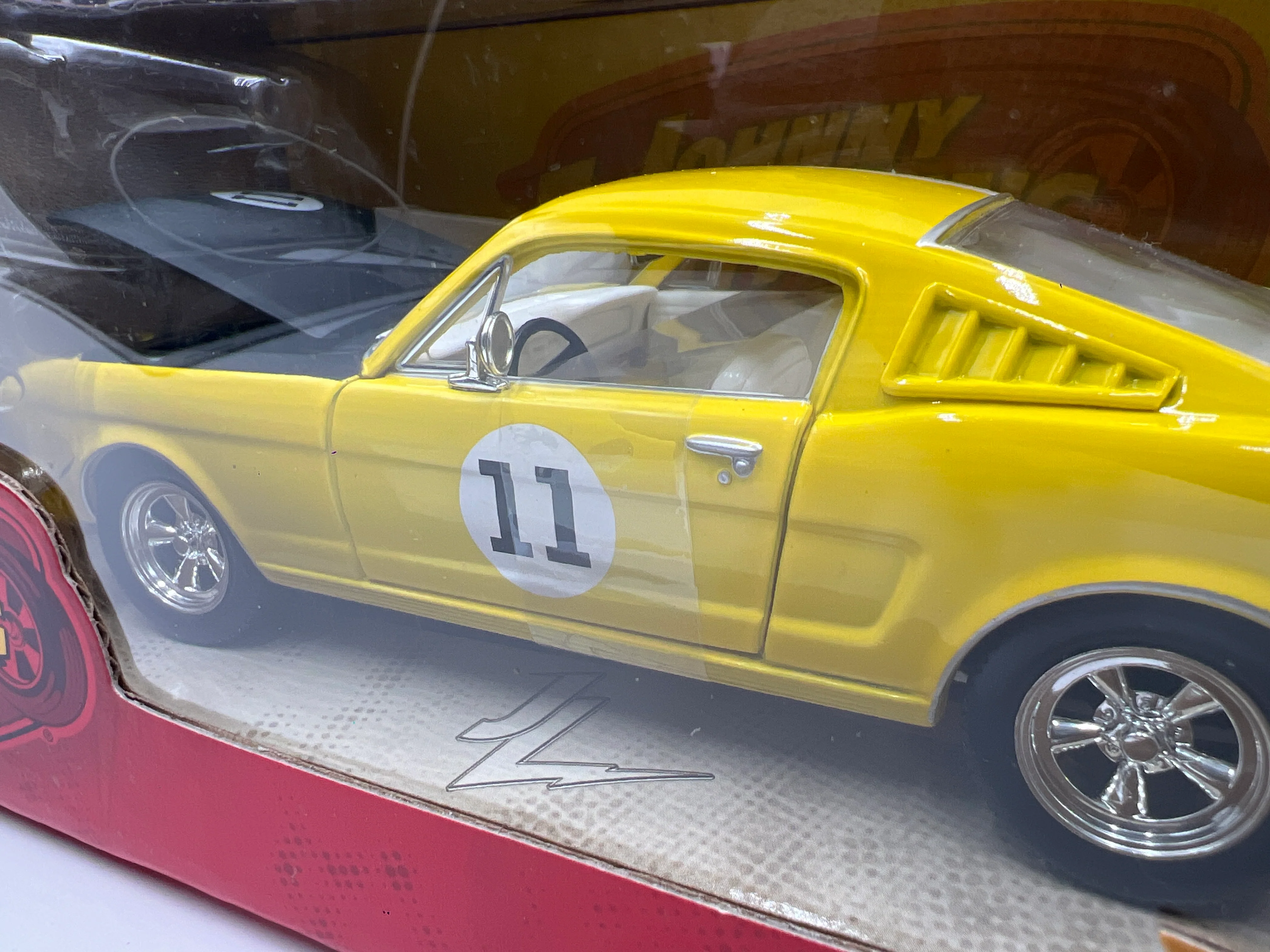 Johnny Lightning 1:24 Scale White Lightning Chase Muscle Cars R39 1965 Ford Mustang Yellow VHTF - Image 3