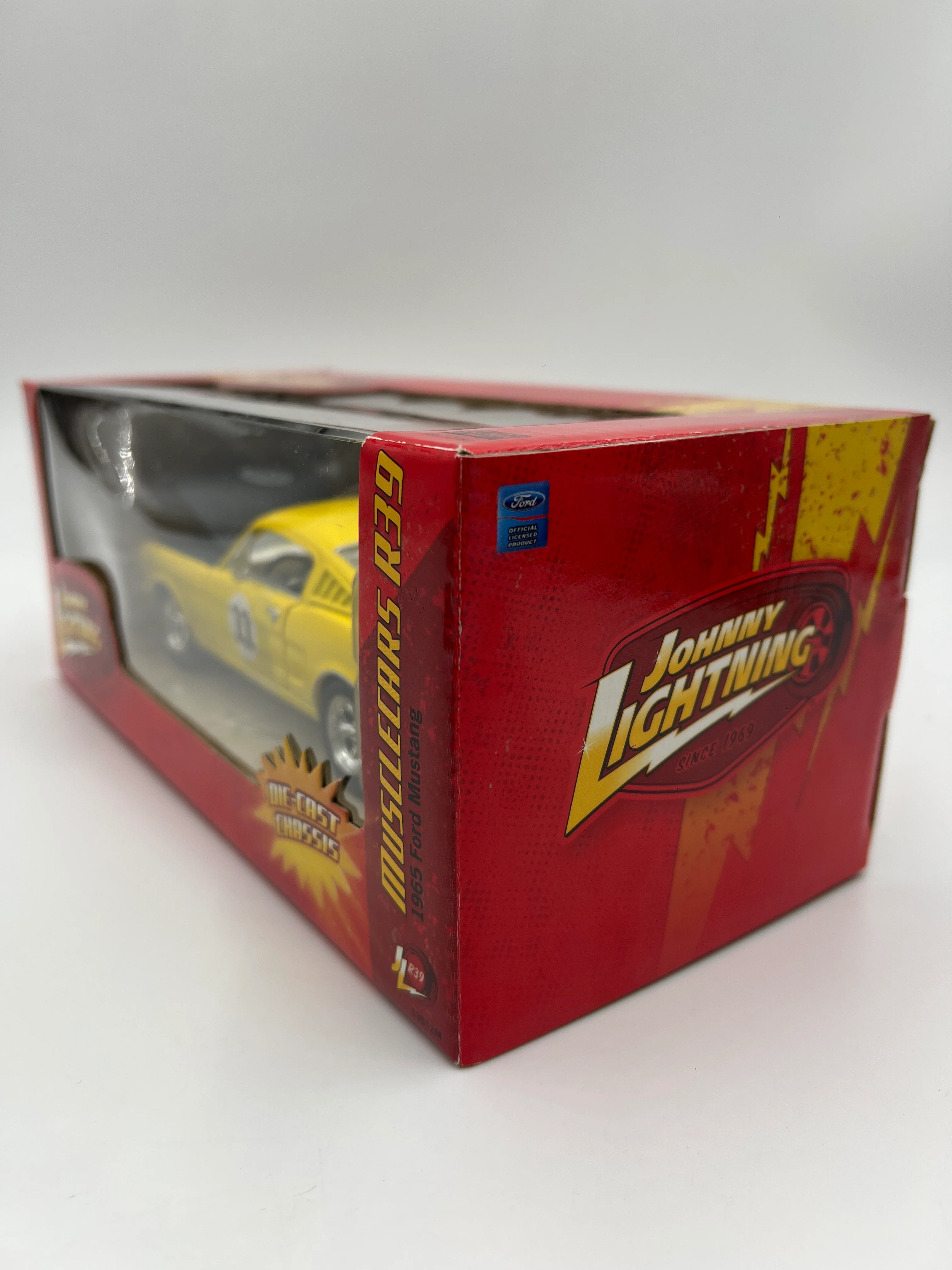 Johnny Lightning 1:24 Scale White Lightning Chase Muscle Cars R39 1965 Ford Mustang Yellow VHTF - Image 6
