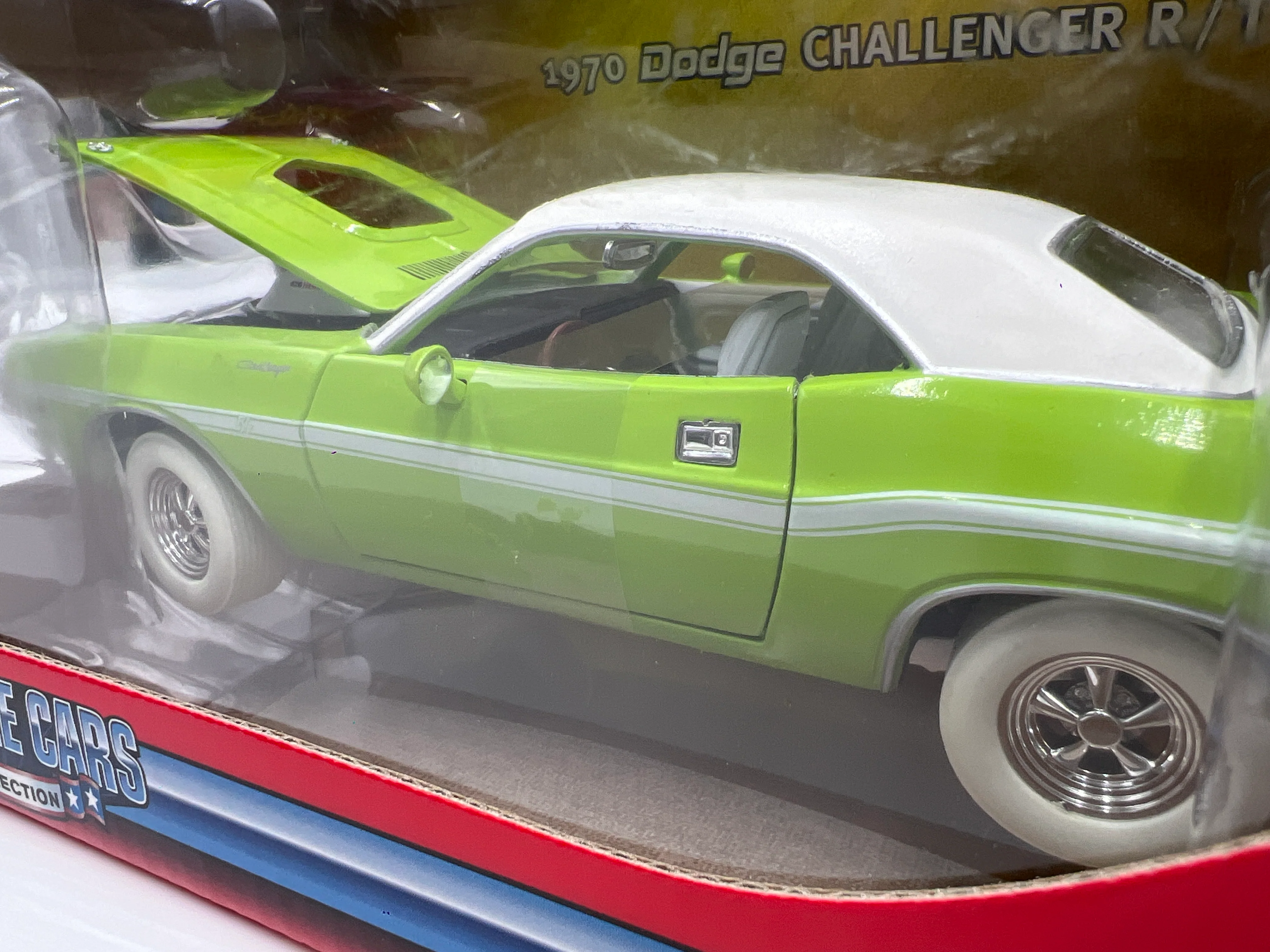Johnny Lightning 1:24 Scale White Lightning Chase 1970 Dodge Challenger R/T Green VHTF - Image 3