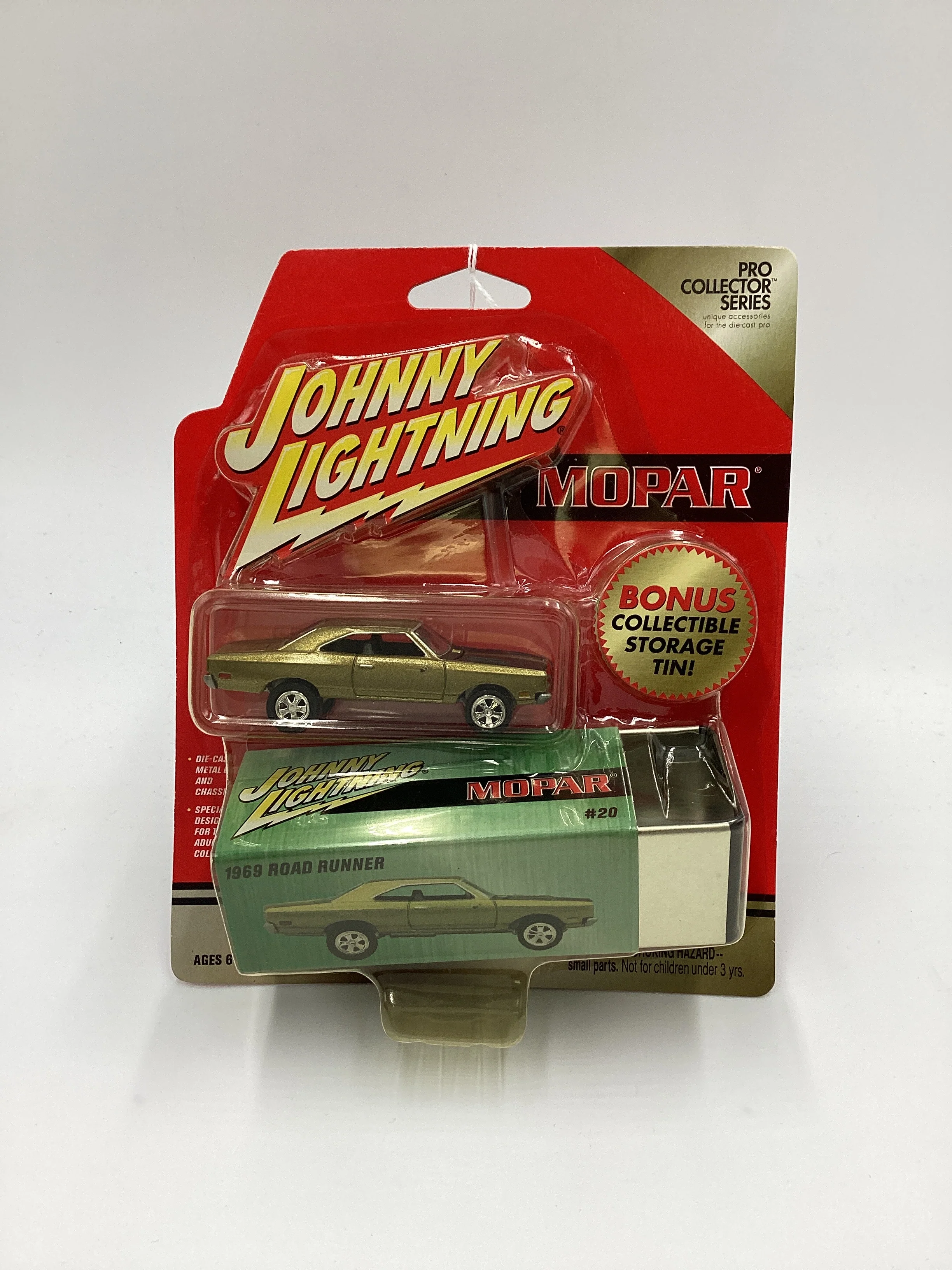 Johnny Lightning Mopar 1969 Road Runner Green 221H - Image 2