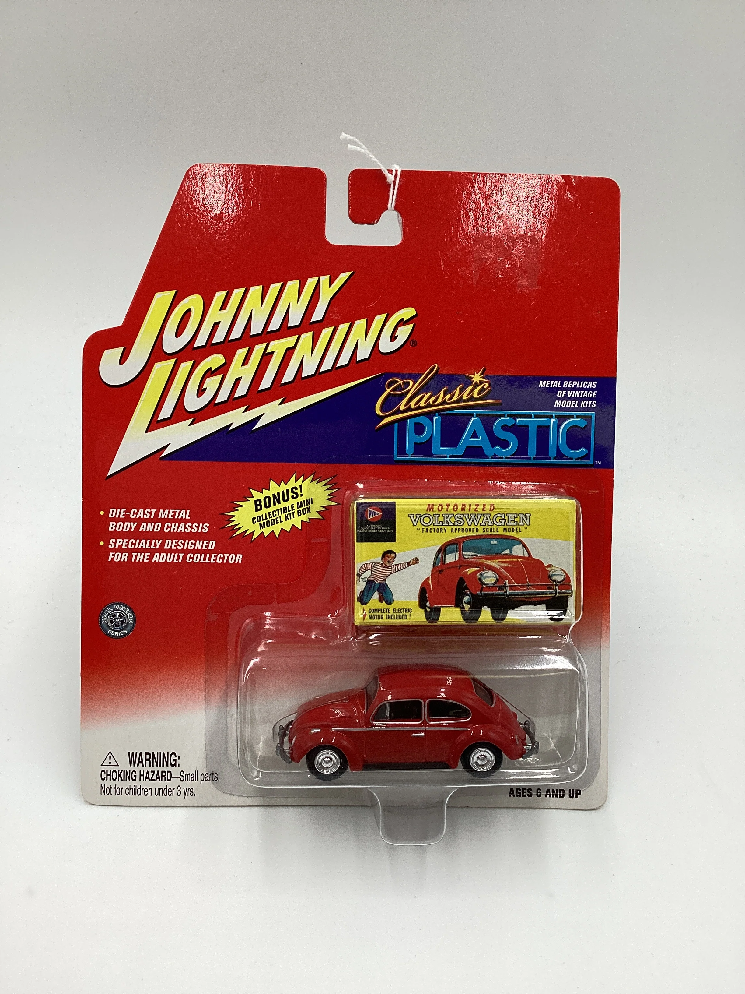 Johnny Lightning Classic Plastic 1966 a VW Beetle Red 219A - Image 2