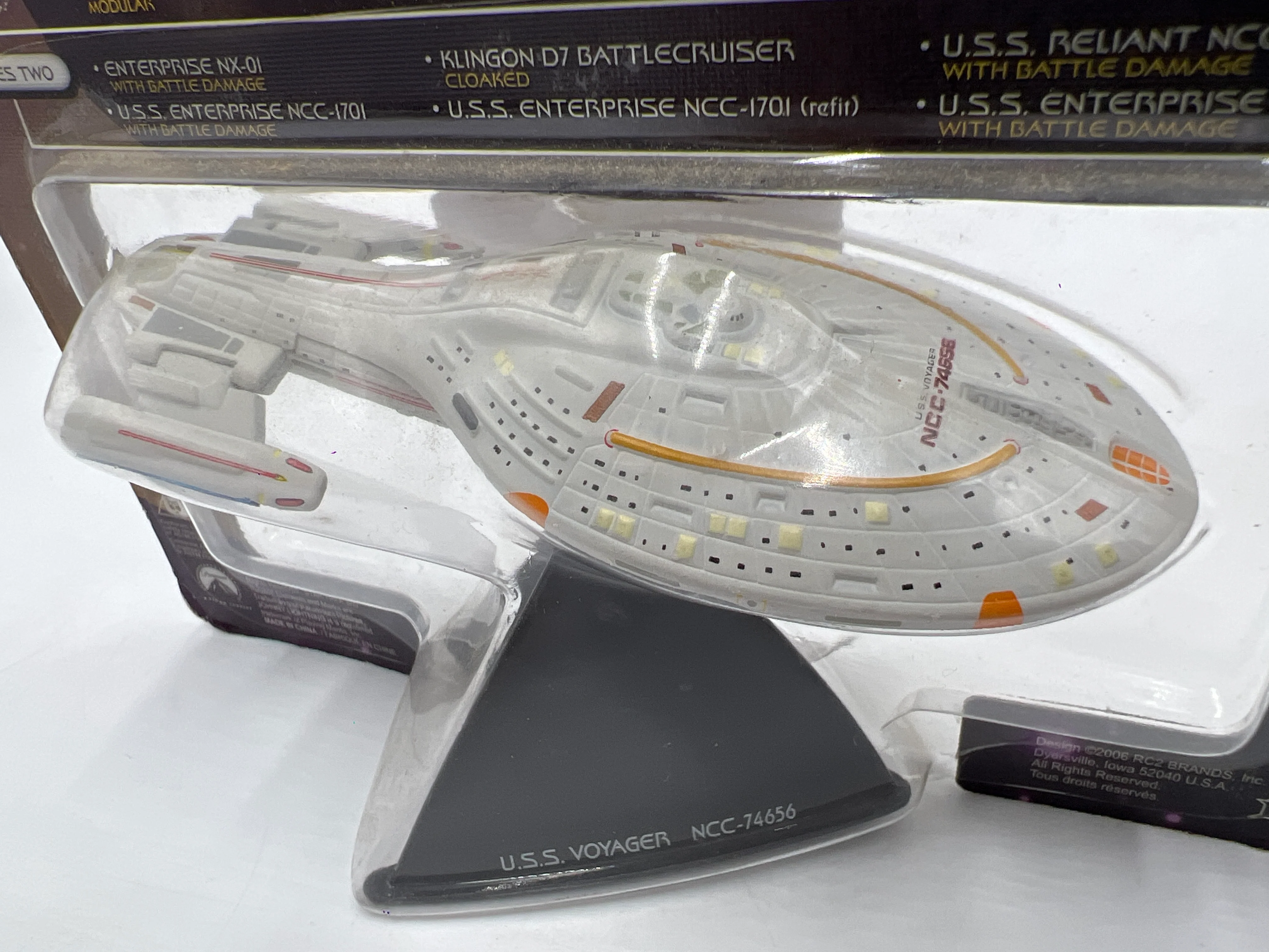 Johnny Lightning Legends Of Star Trek Series Three U.S.S. Voyager NCC-74656 - Image 6