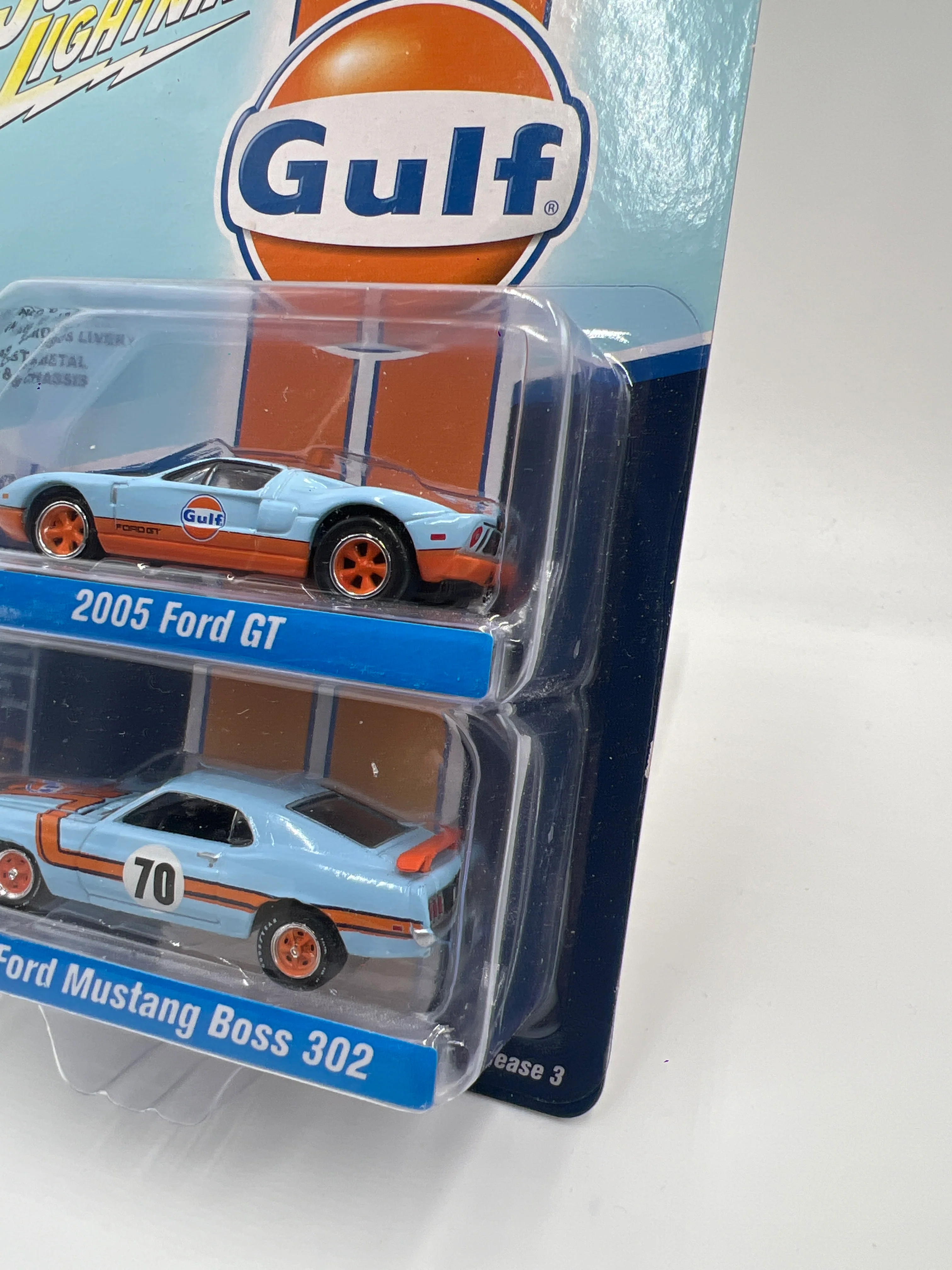 Johnny Lightning Release 3 Gulf 2 Pack 2005 Ford GT & 1970 Ford Mustang Boss 302 - Image 5
