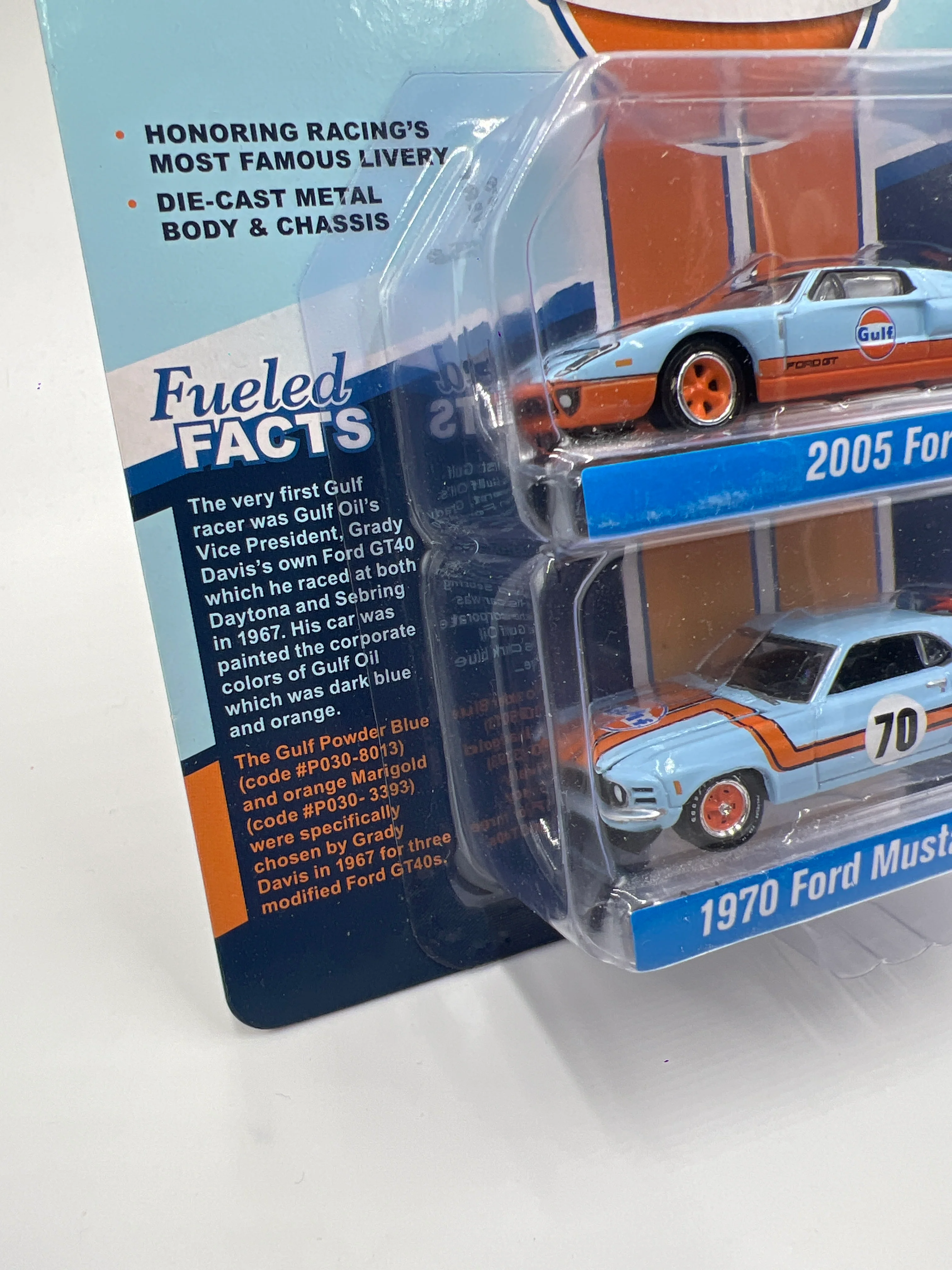 Johnny Lightning Release 3 Gulf 2 Pack 2005 Ford GT & 1970 Ford Mustang Boss 302 - Image 6