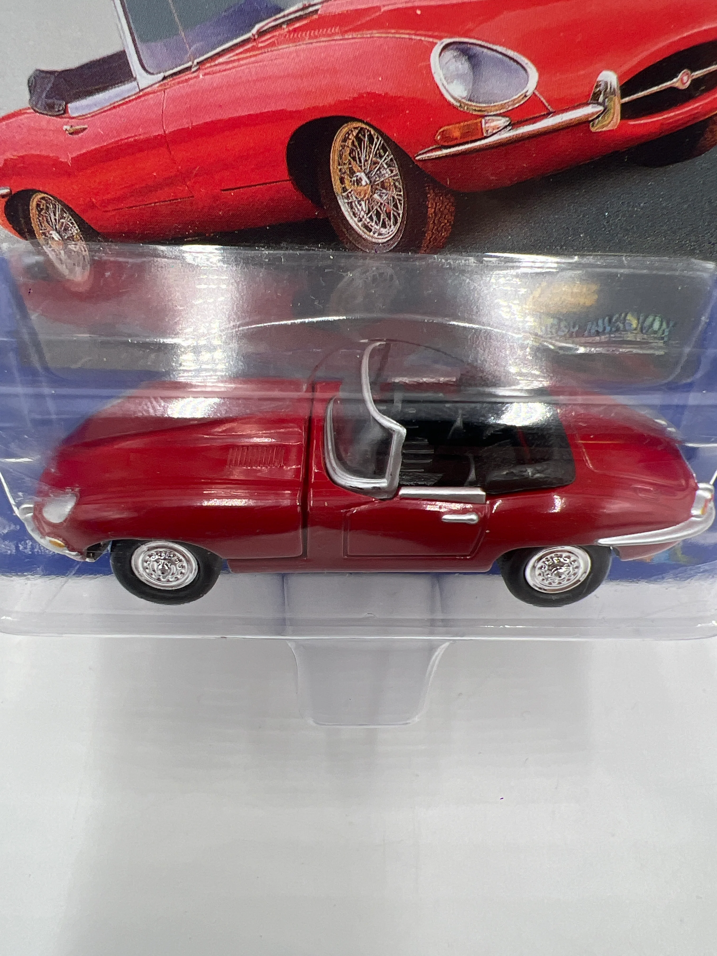 Johnny Lightning British Invasion 1962 Jaguar E-Type Roadster Red 218G - Image 3