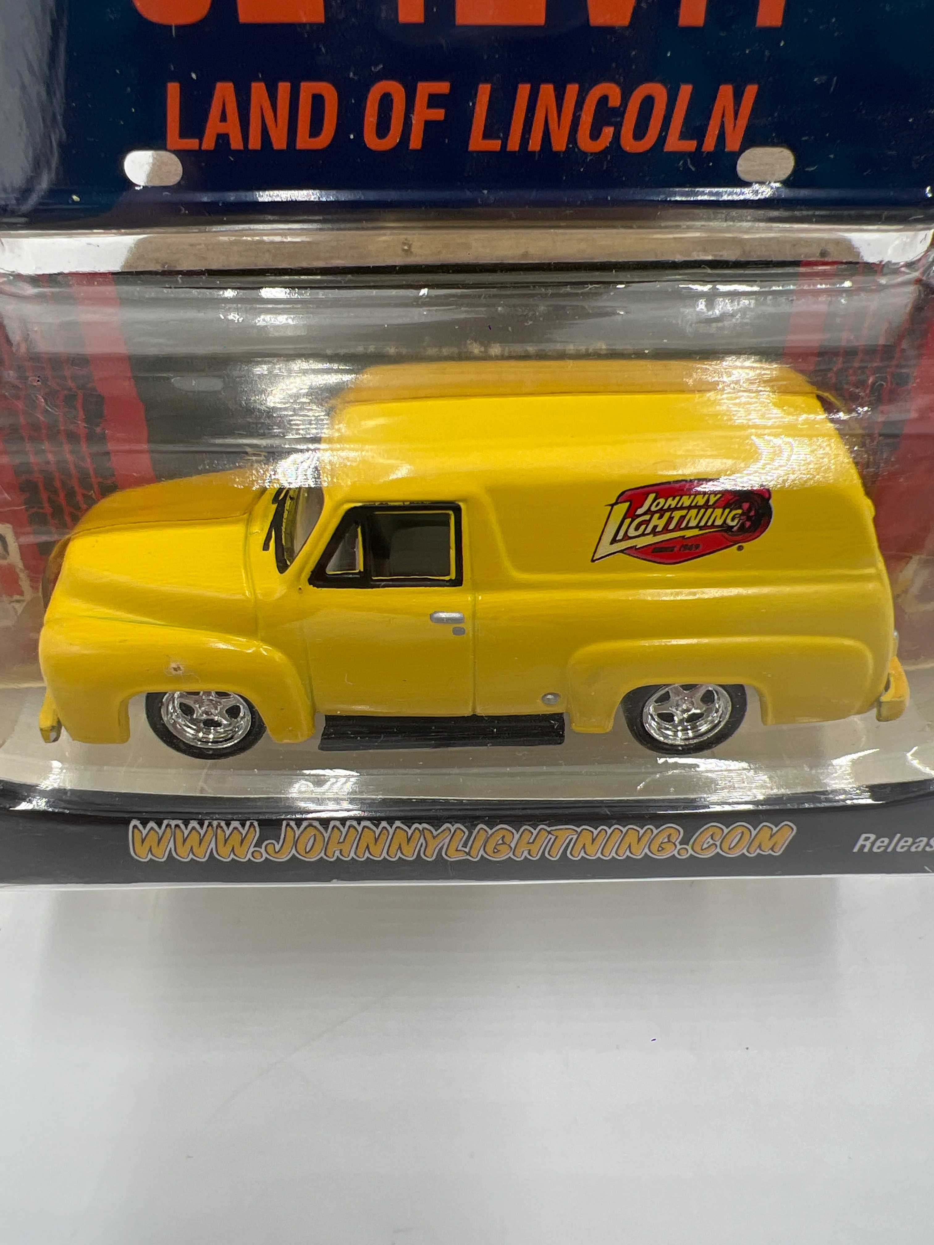 Johnny Lightning Working Class Limited Edition W/License Plate 55 Ford Panel Delivery Yellow 218D - Image 3