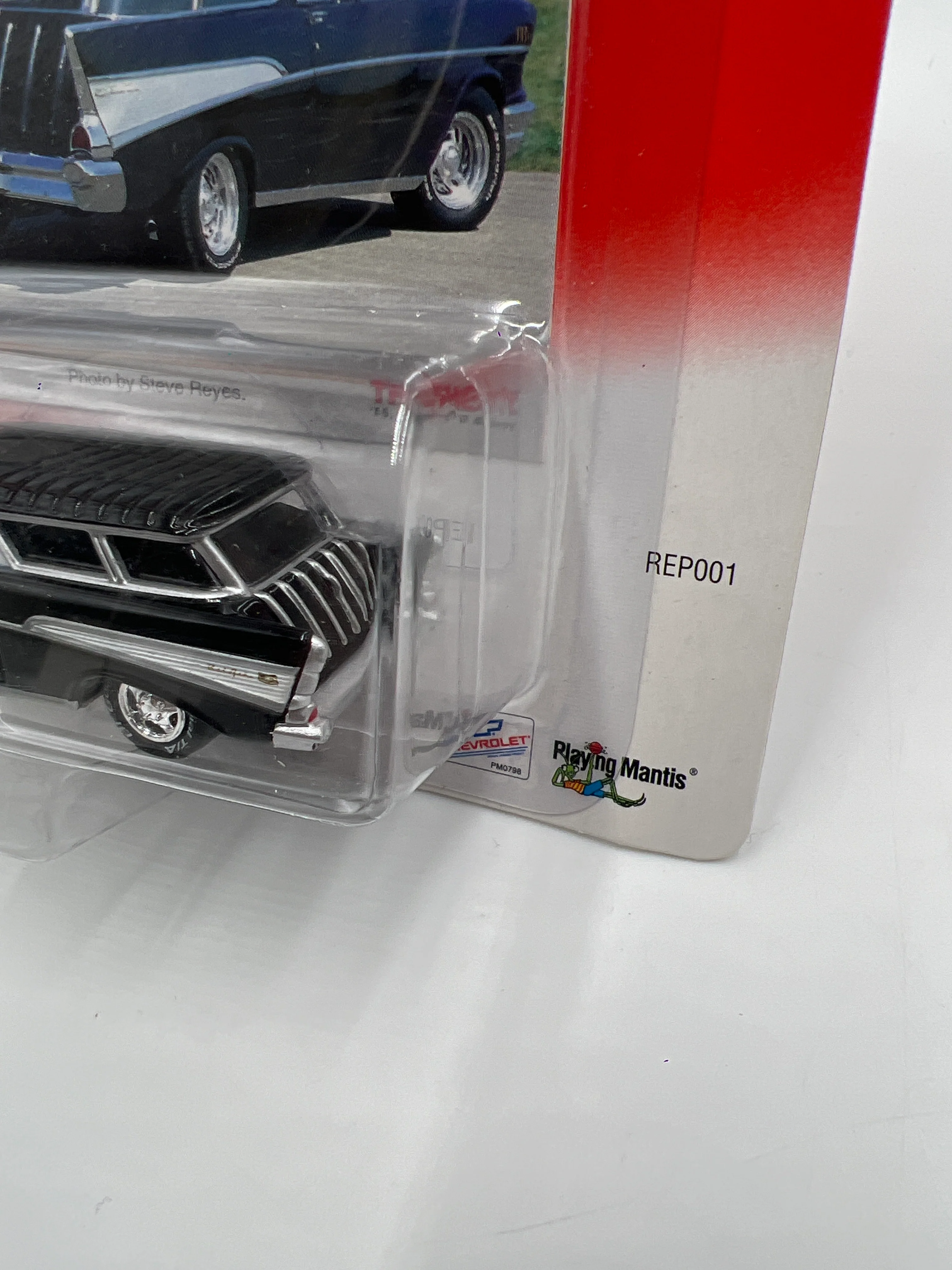 Johnny Lightning Tri-Chevy 1957 Chevy Nomad Black 219F - Image 4