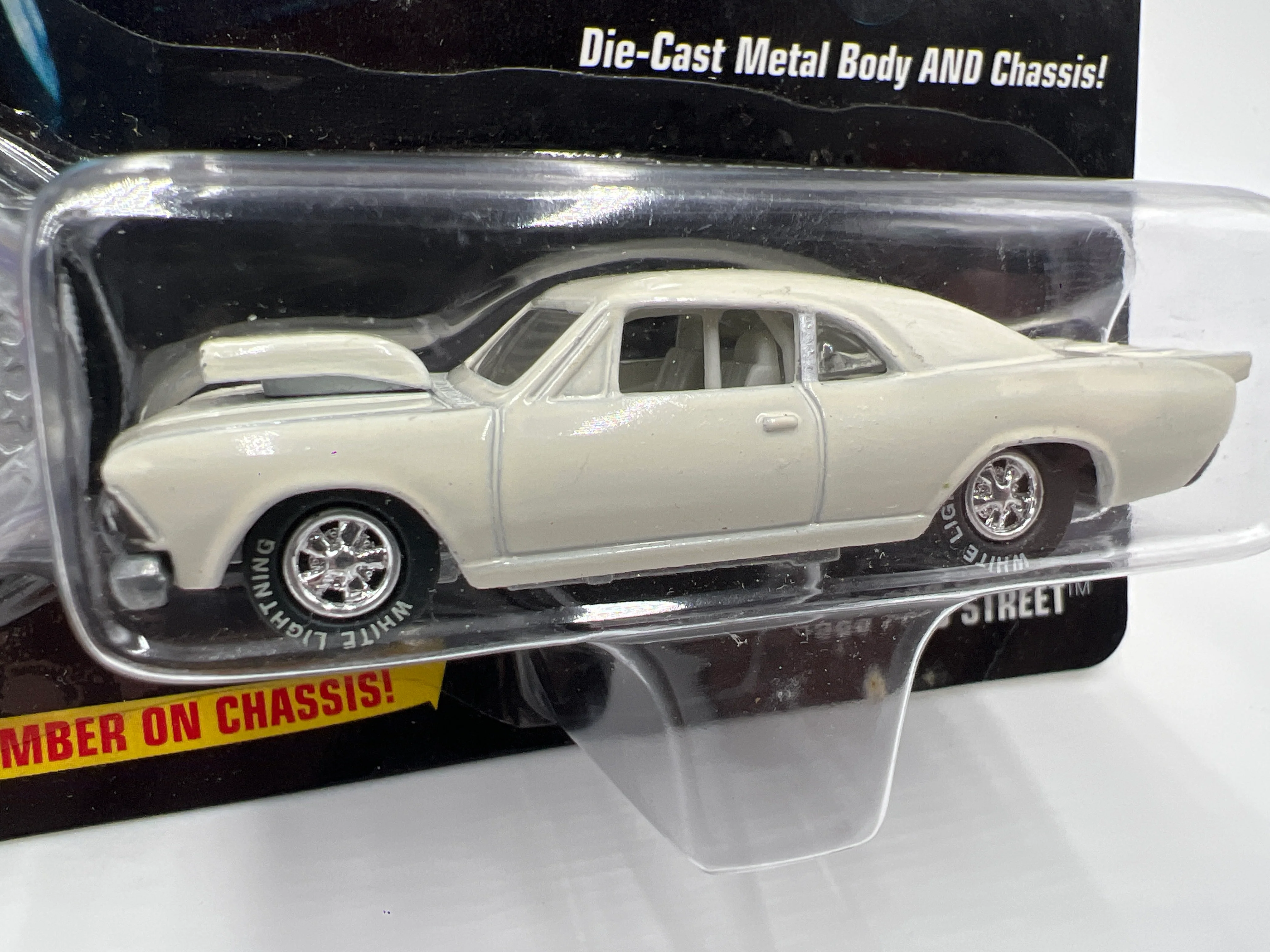 Johnny Lightning White Lightning Chase Hot Rods #135 1966 Pro Street Chevelle SS White - Image 3