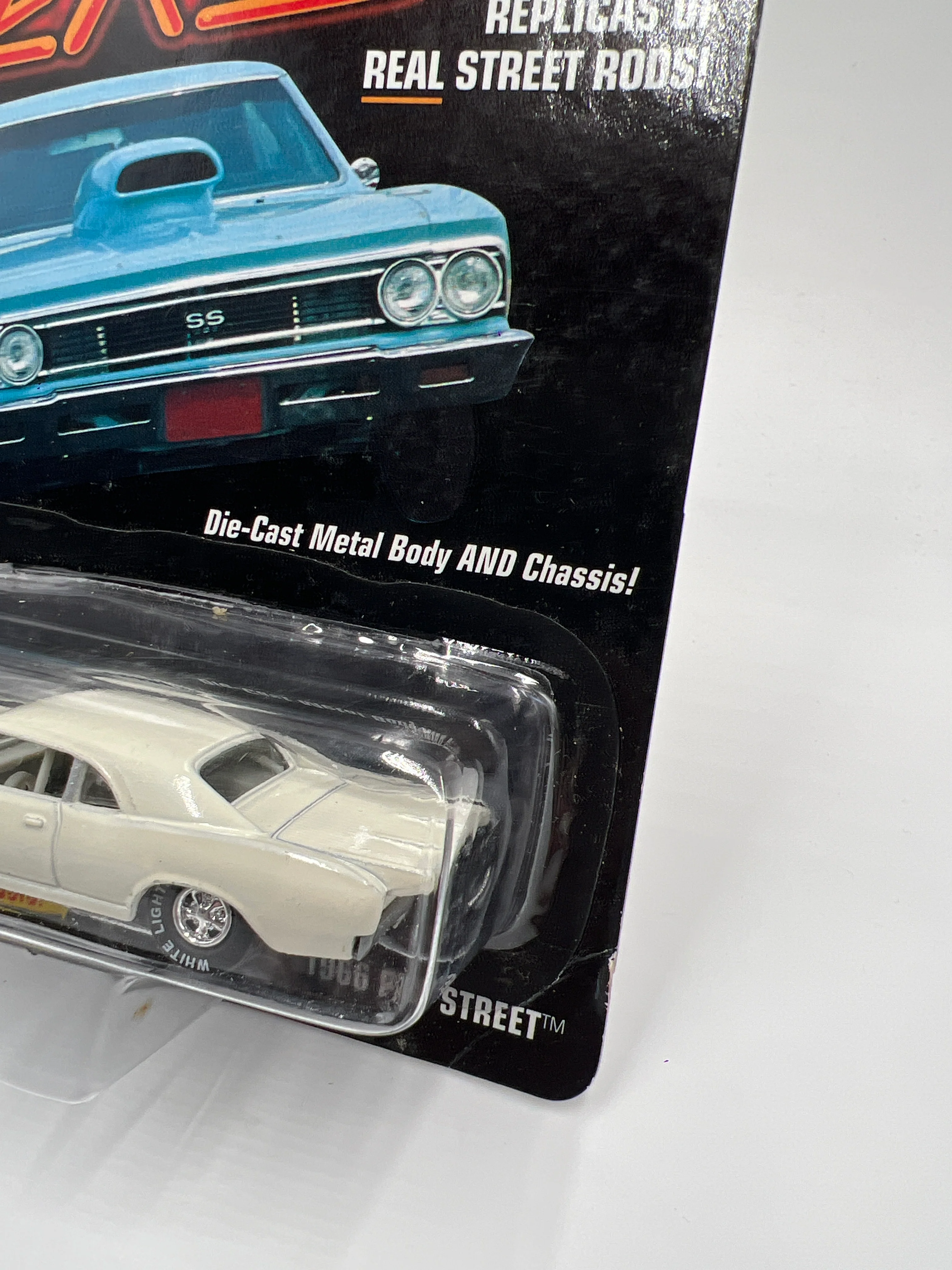 Johnny Lightning White Lightning Chase Hot Rods #135 1966 Pro Street Chevelle SS White - Image 4