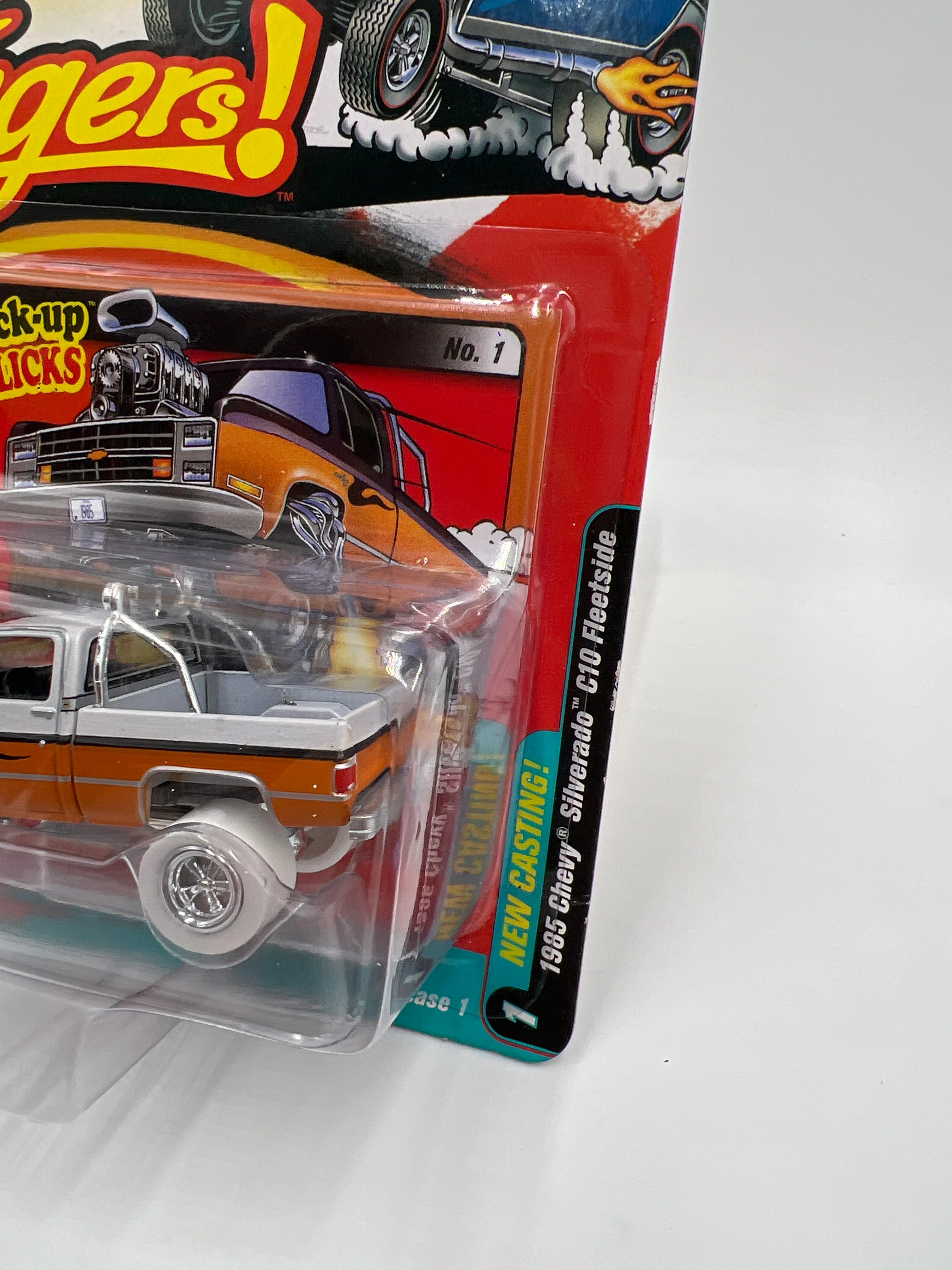 Johnny Lightning White Lightning CHASE Zingers Release 1 Version B 1985 Chevy Silverado C10 Fleetside - Image 3