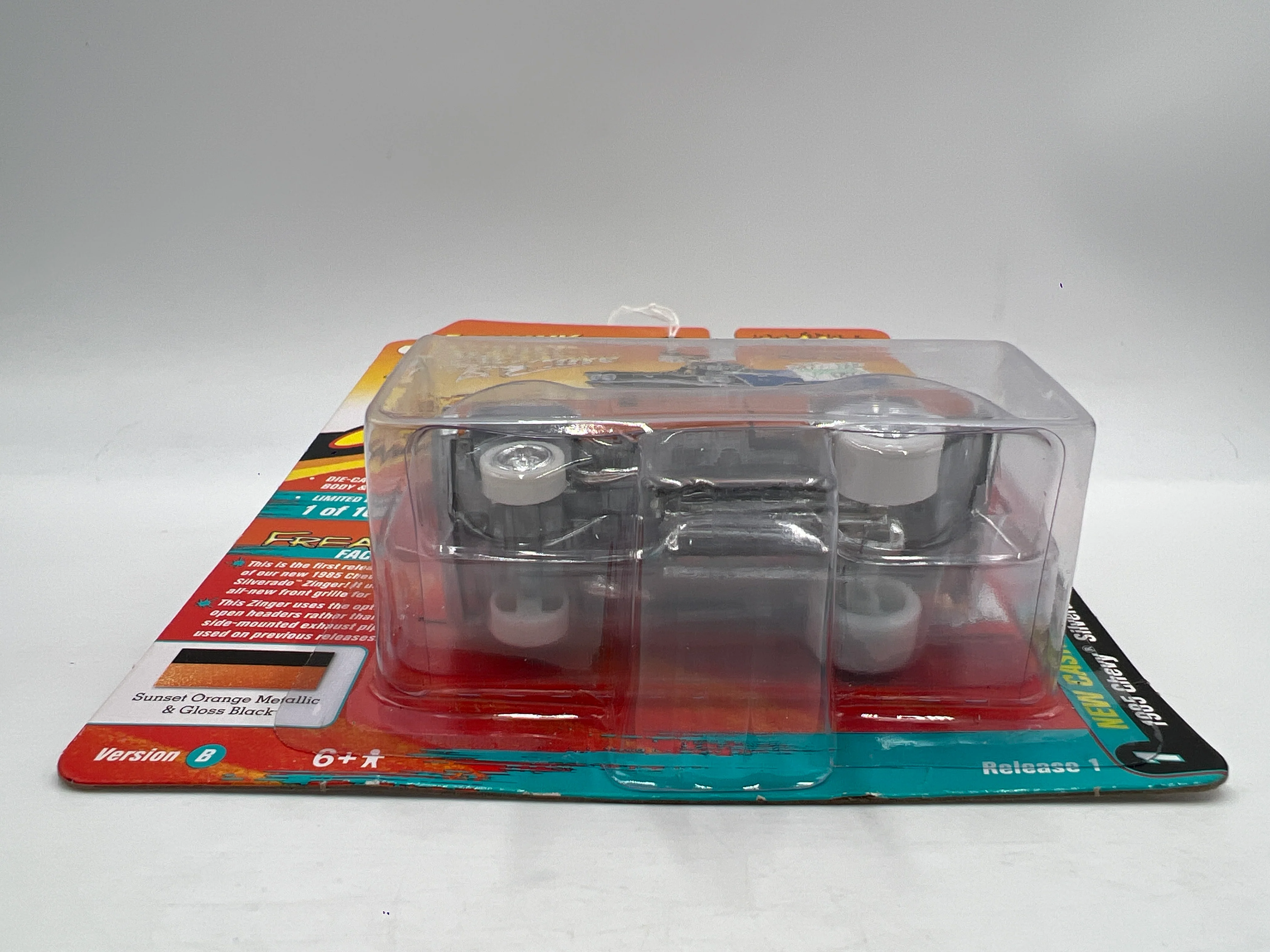 Johnny Lightning White Lightning CHASE Zingers Release 1 Version B 1985 Chevy Silverado C10 Fleetside - Image 5
