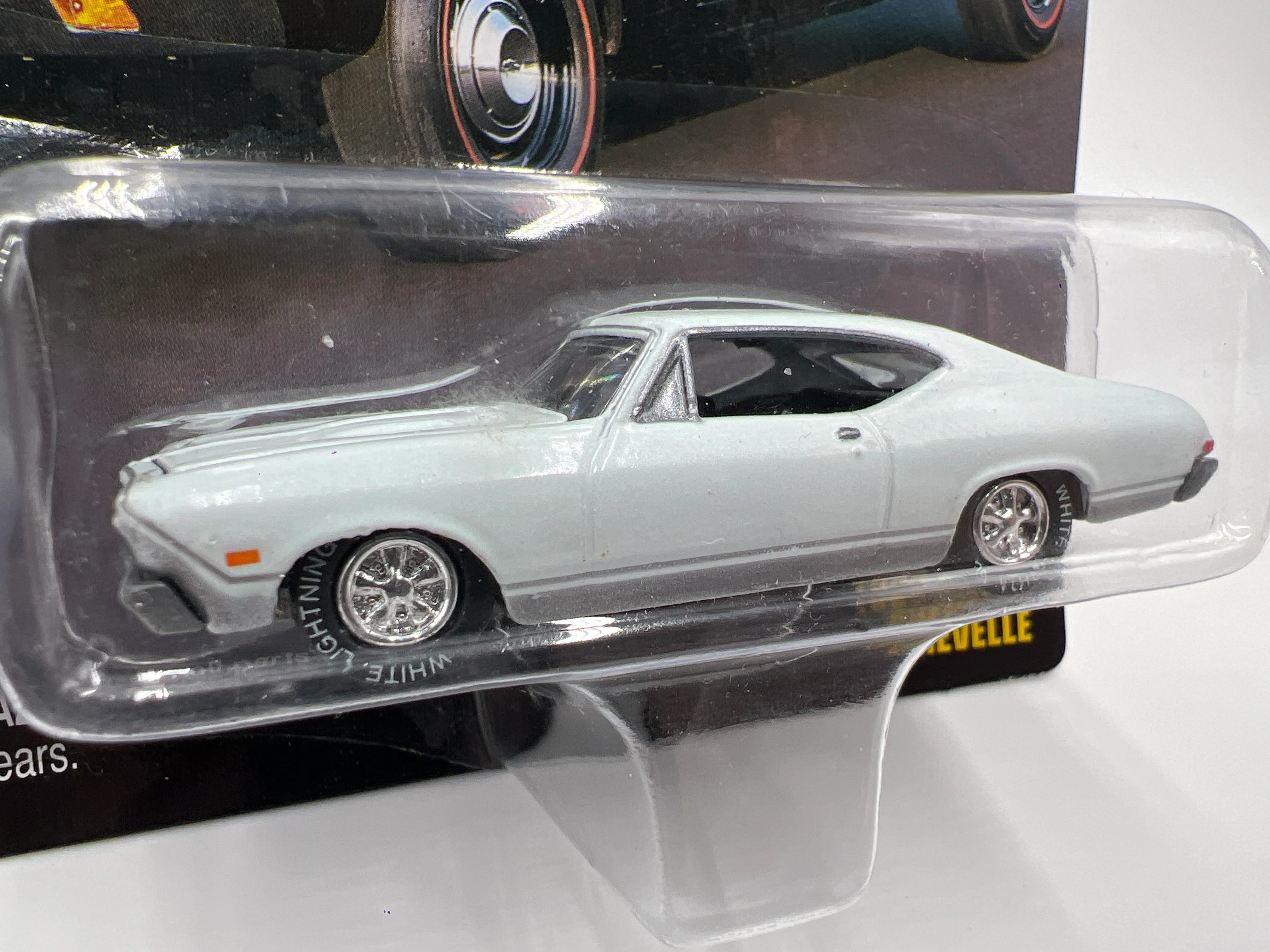 Johnny Lightning White Lightning Chase Muscle Cars U.S.A. 1968 Chevy Chevelle White - Image 3