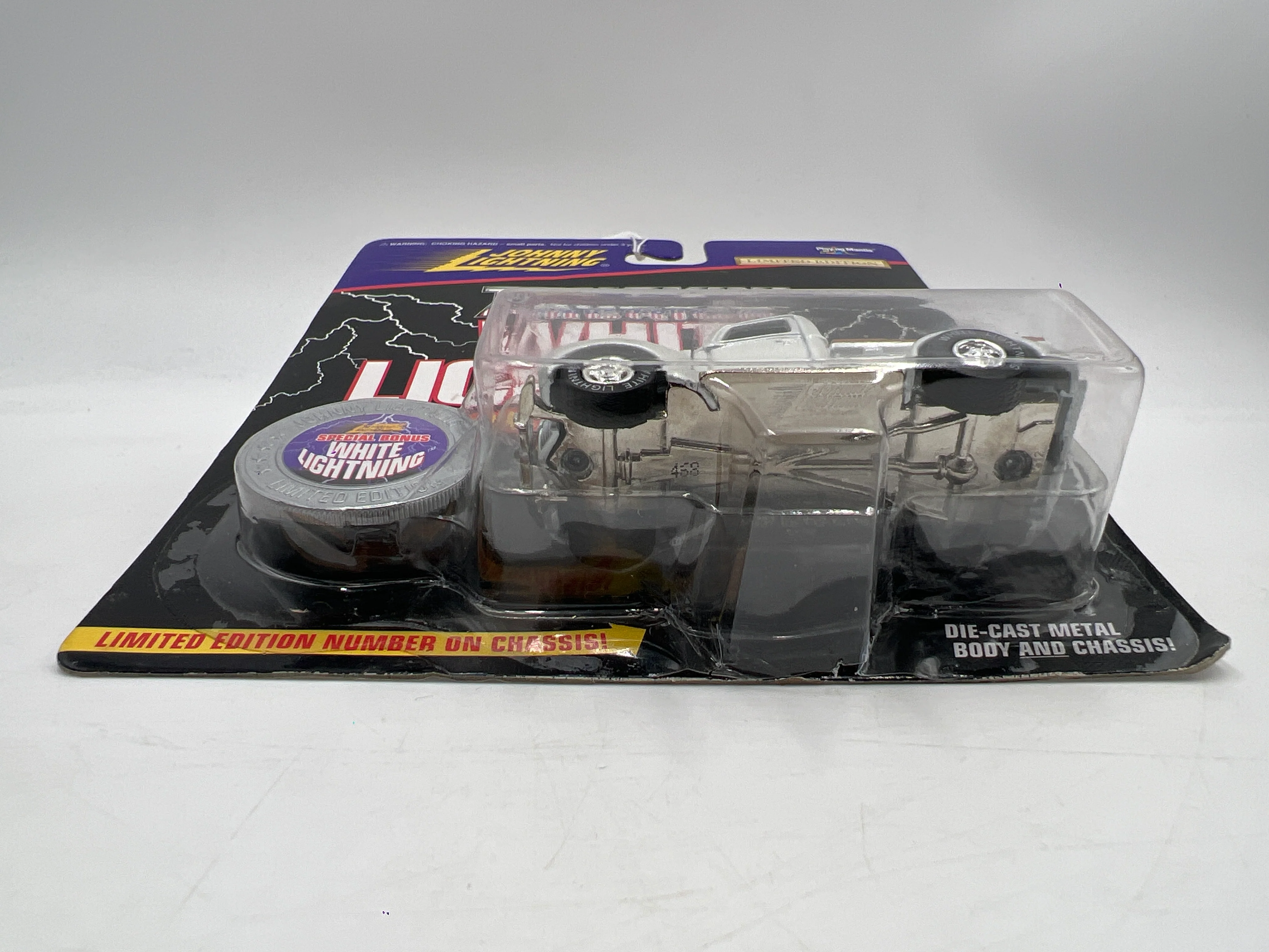 Johnny Lightning White Lightning Chase Truckin America #468 1940 Ford Truck White 1 Black Bed - Image 6