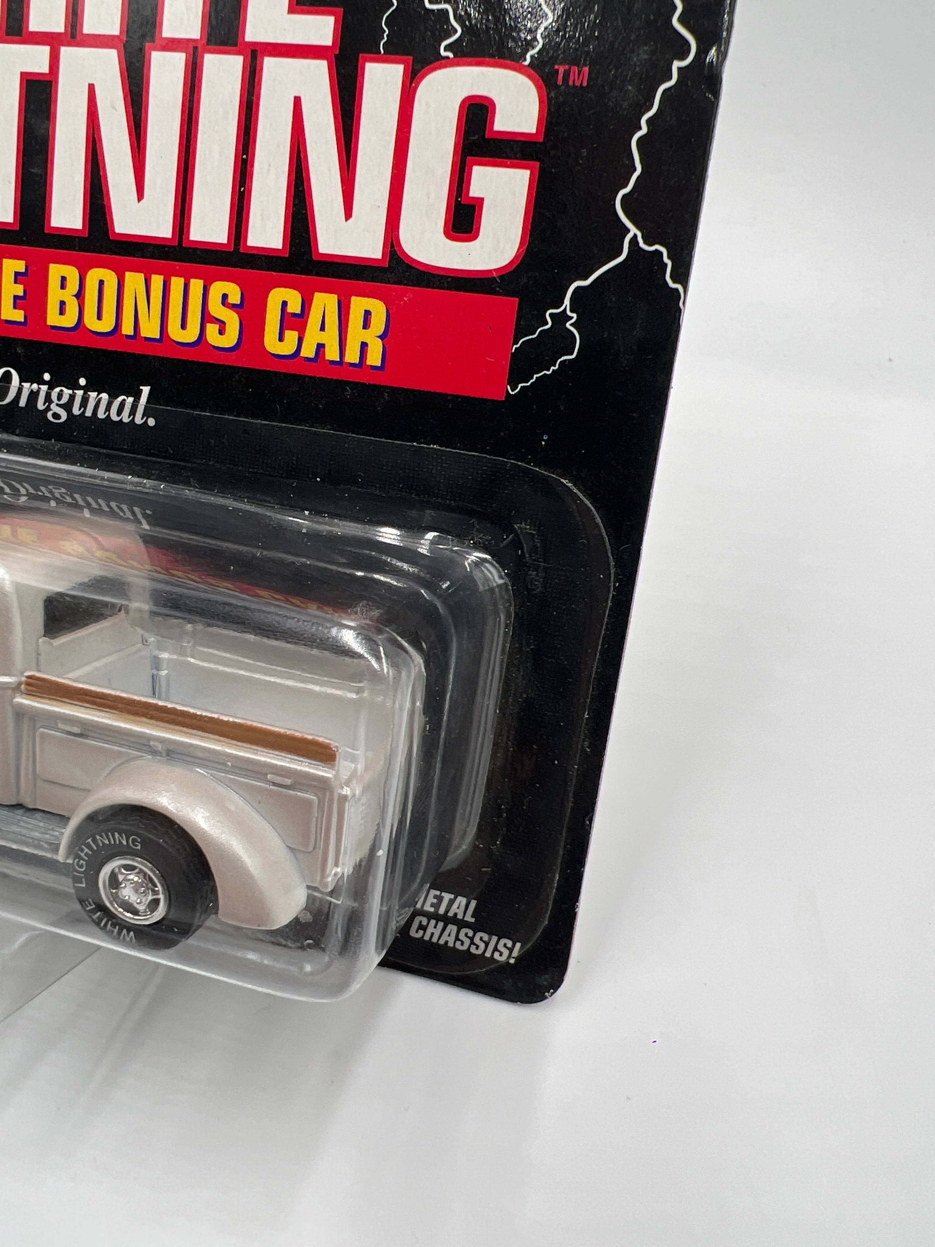 Johnny Lightning White Lightning Chase Truckin America #139 1940 Ford Truck White 2 - Image 4