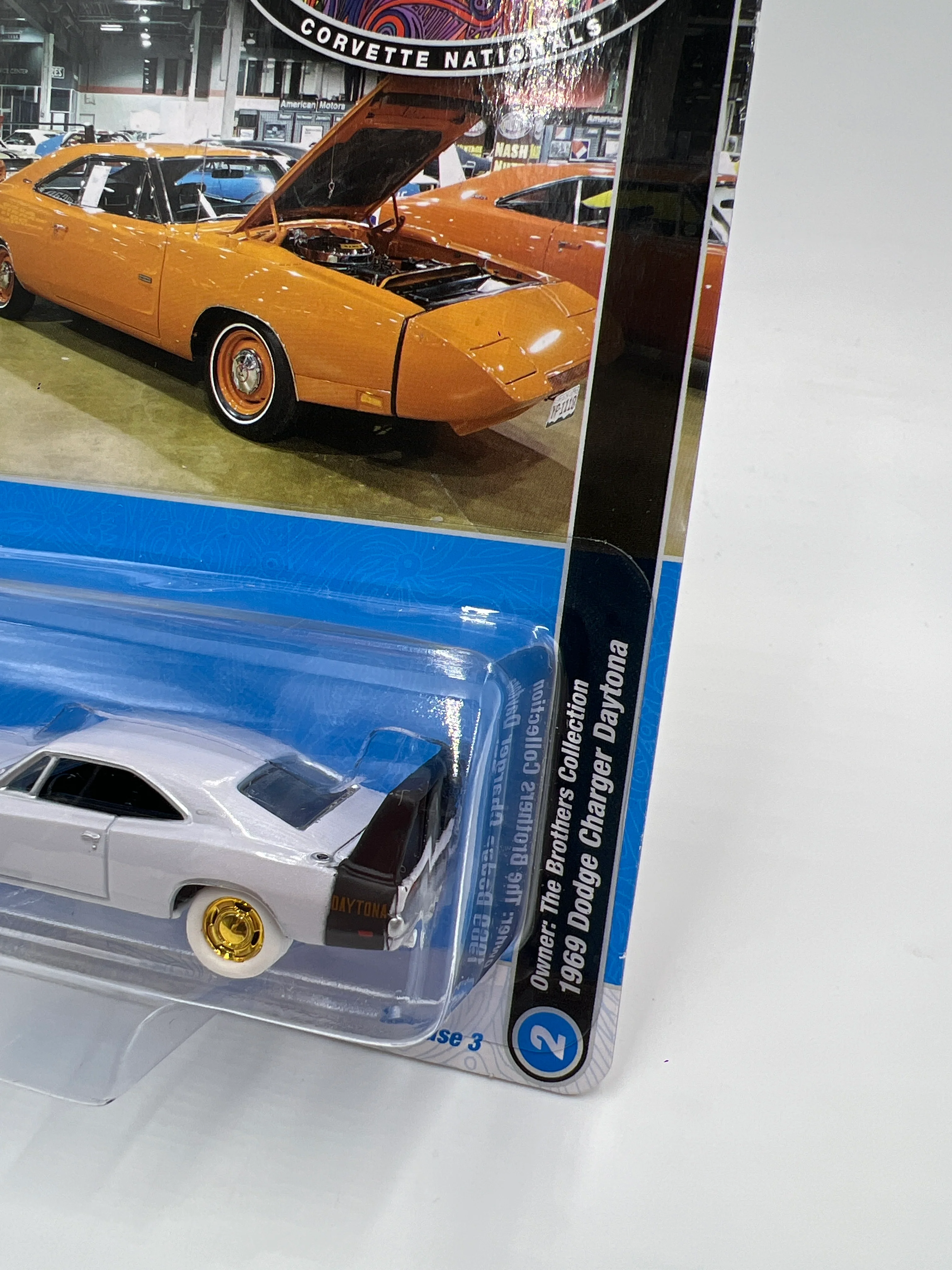 Johnny Lightning White Lightning Muscle Cars USA MCACN 1969 Dodge Charger Daytona White - Image 4