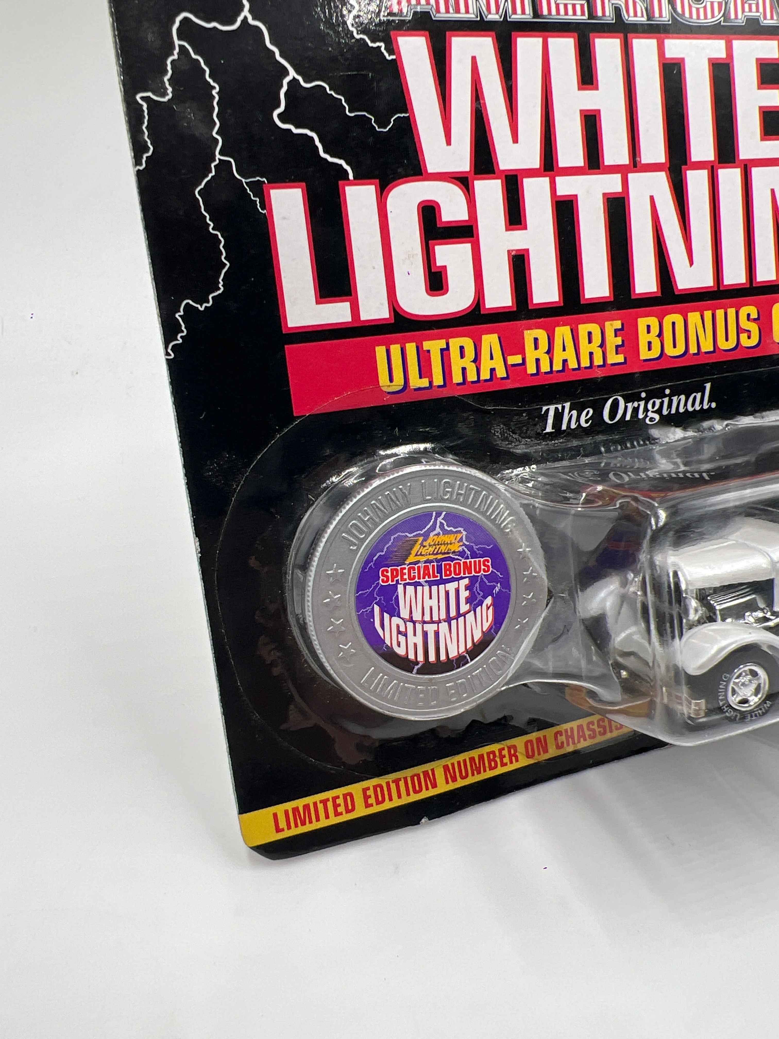 Johnny Lightning White Lightning Chase Truckin America #508 1929 Ford Model A White - Image 5