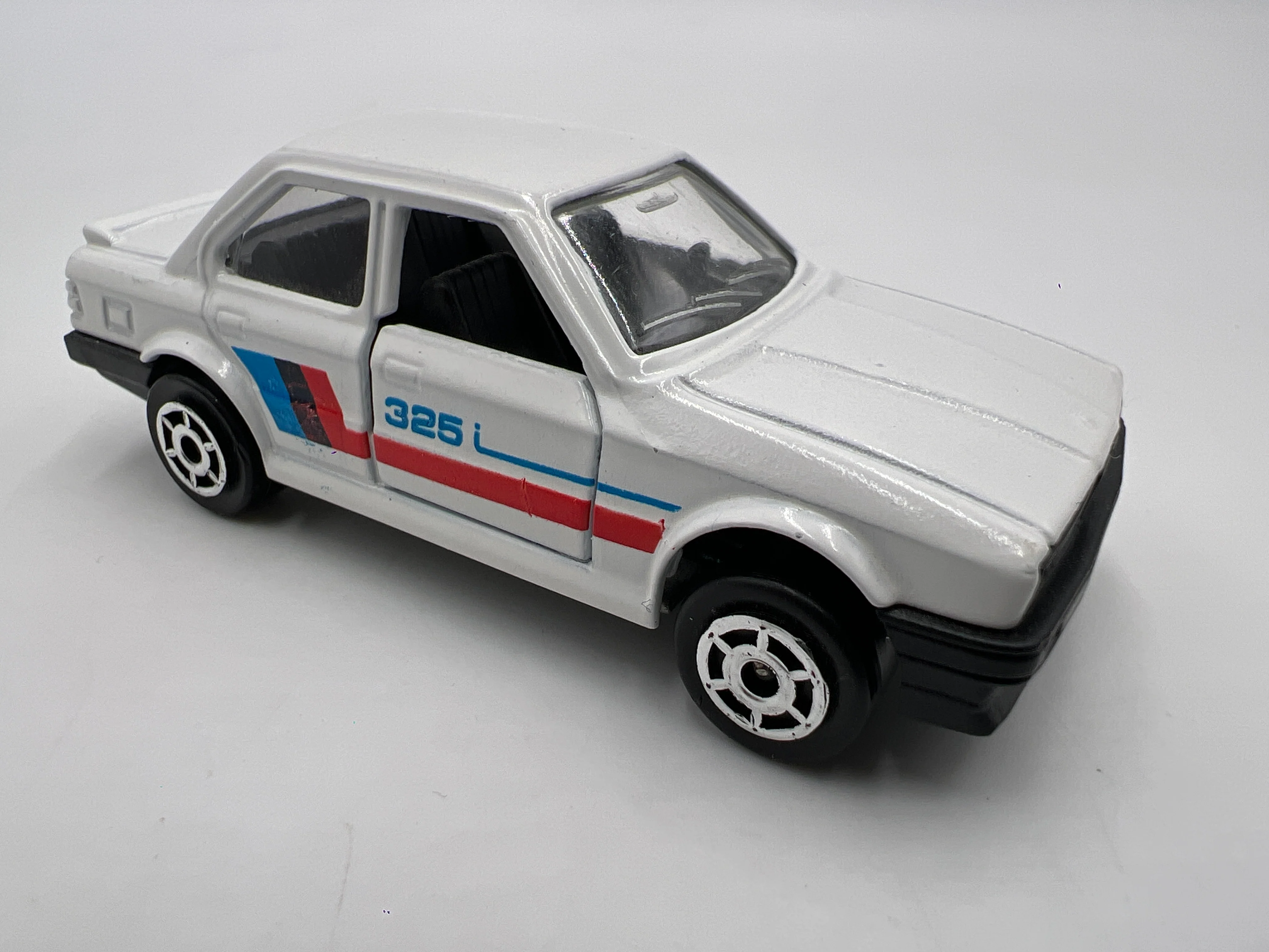 Majorette No. 229 BMW 325i White Loose - Image 2