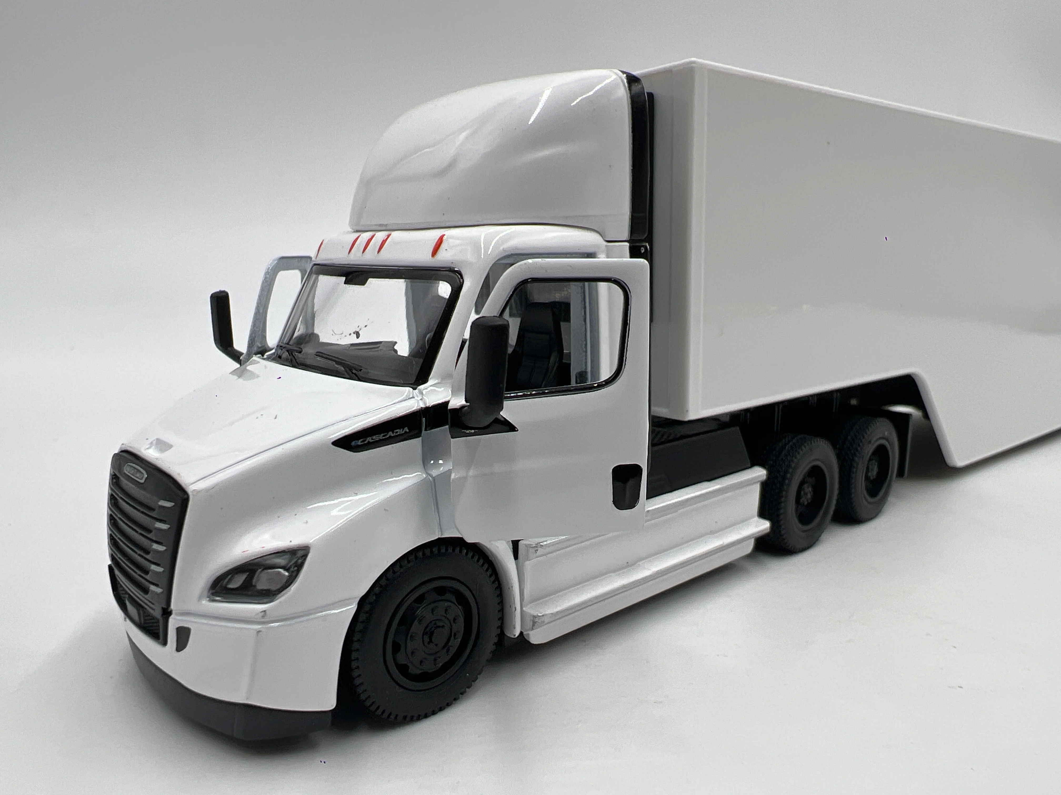 Kinsmart 1/62 Scale Freightliner eCascadia W/Container White - Image 4