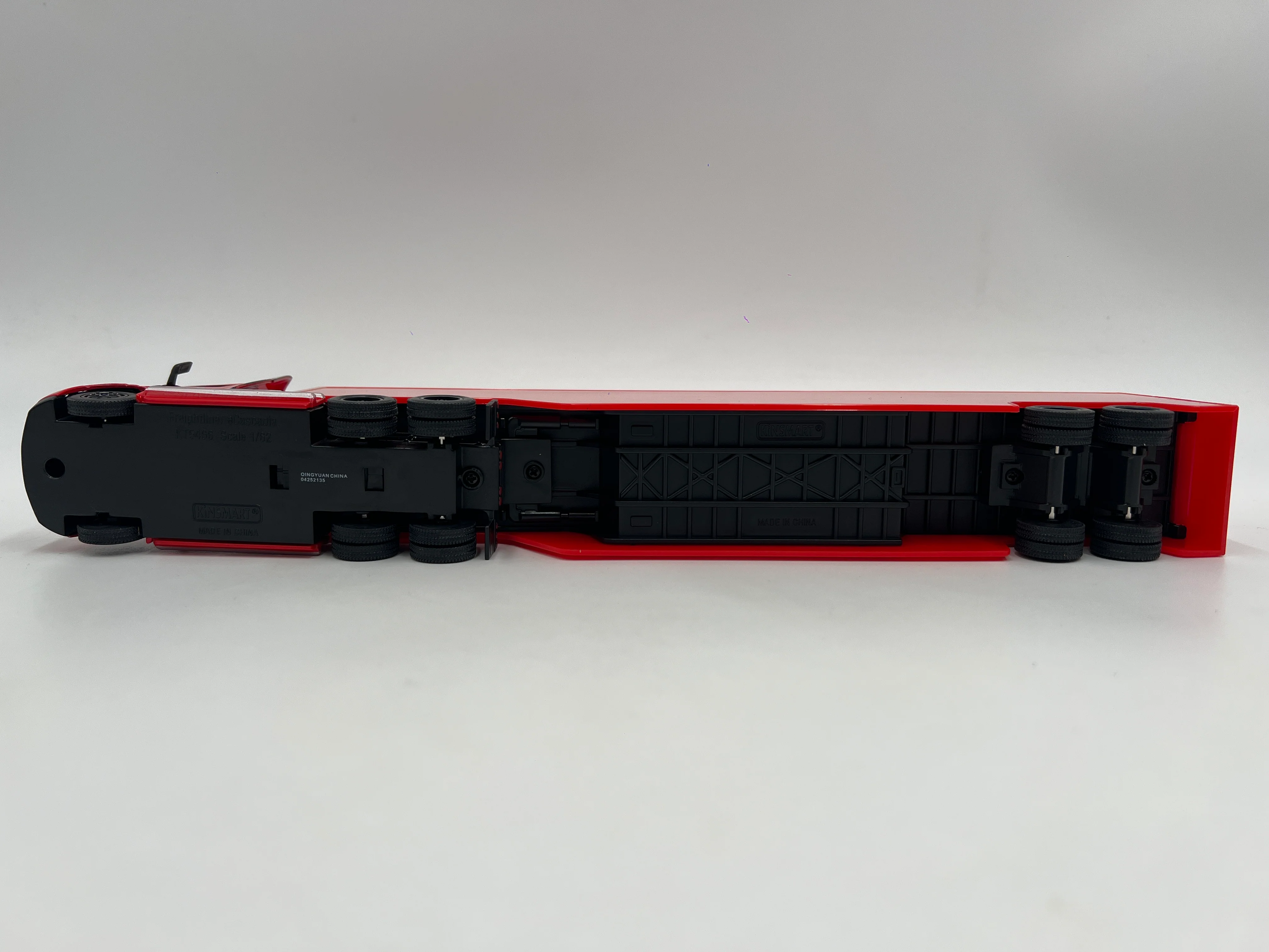 Kinsmart 1/62 Scale Freightliner eCascadia W/Container Red - Image 5