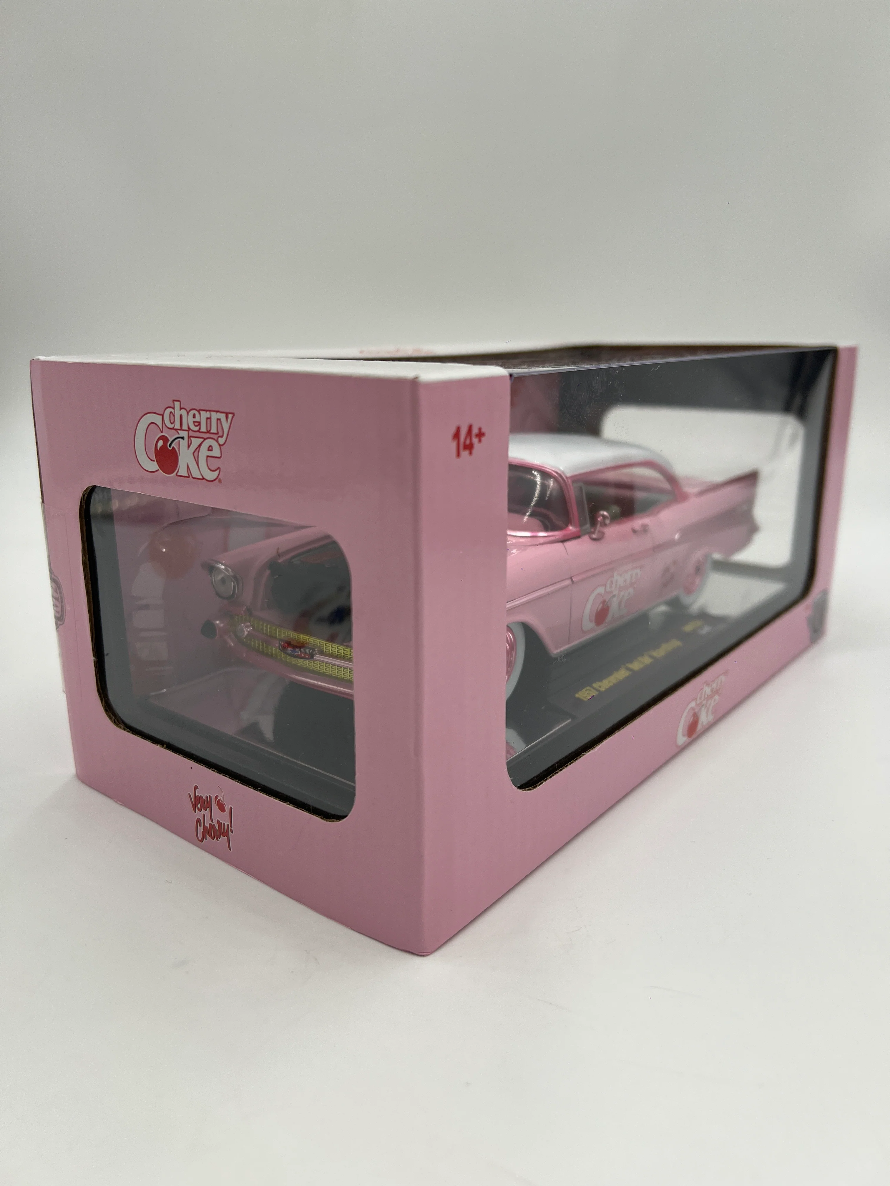 M2 Machines 1/24 Chase 1/750 Cherry Coke 1957 Chevy Bel Air Hardtop Pink WMTS01 - Image 4