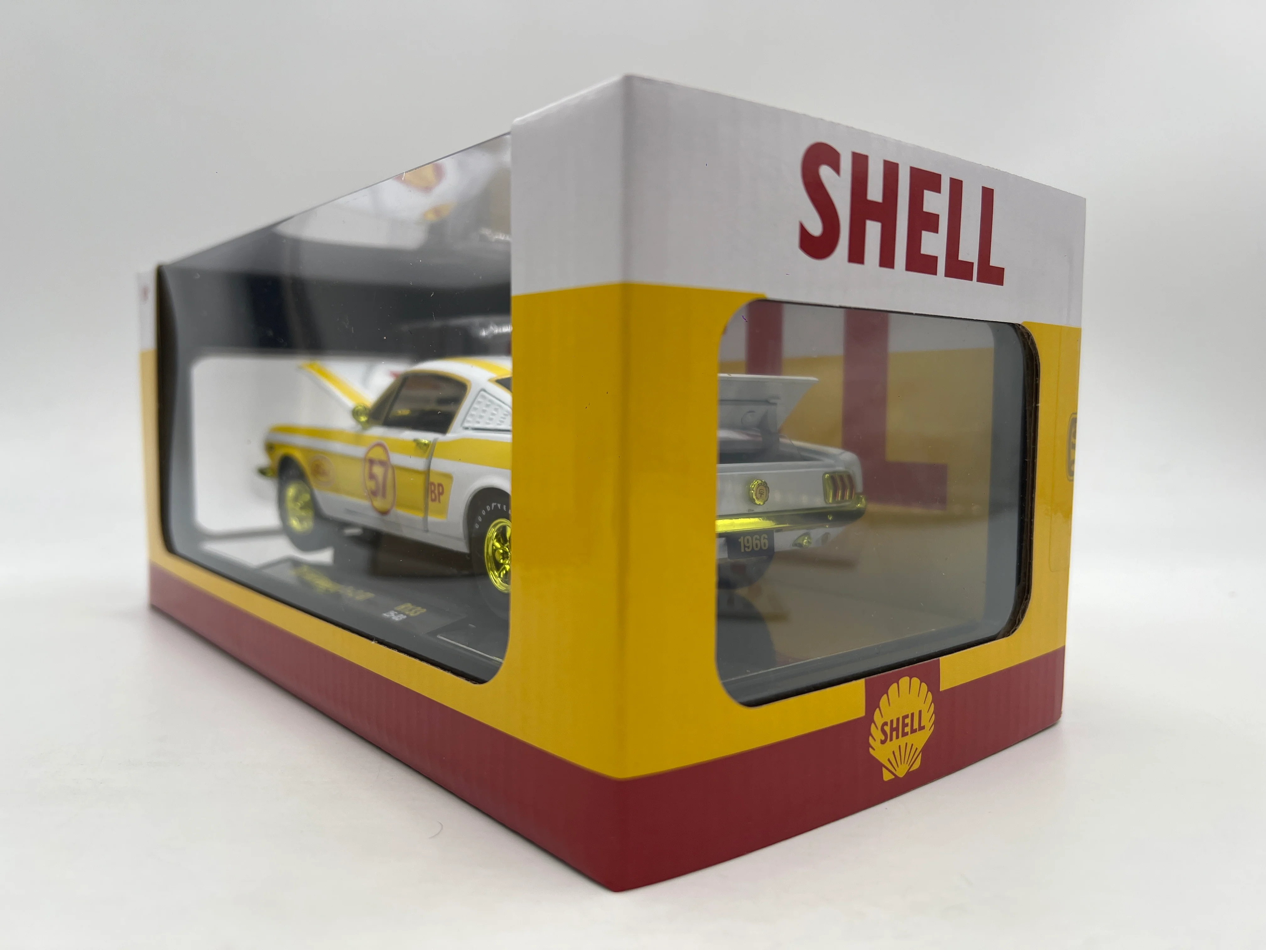 M2 Machines 1/24 CHASE Shell 1966 Ford Mustang 2+2 GT White/Yellow R133 - Image 4