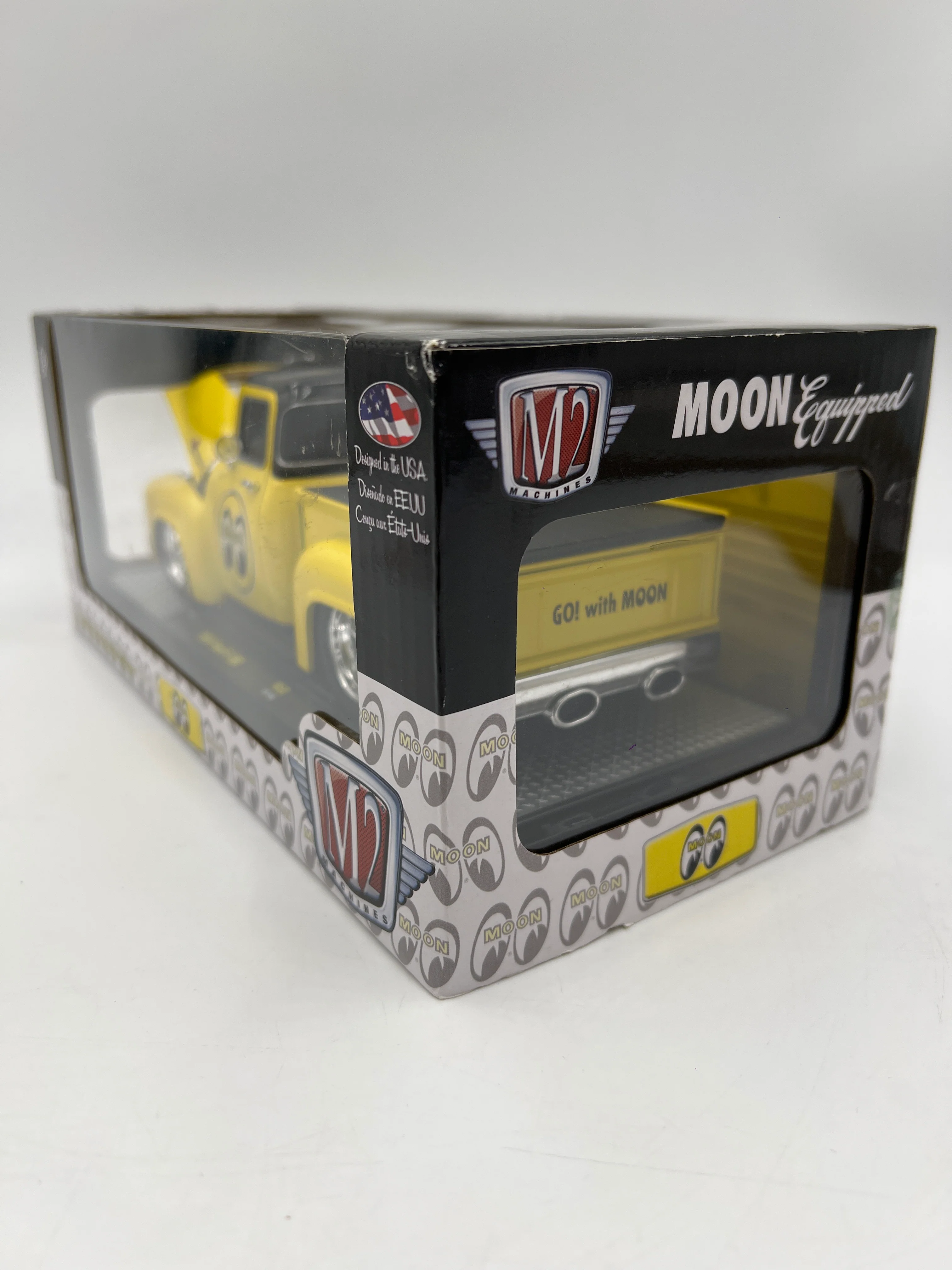 M2 Machines 1/24 Moon Equipped 1956 Ford F-100 Mooneyes Yellow R58 - Image 5