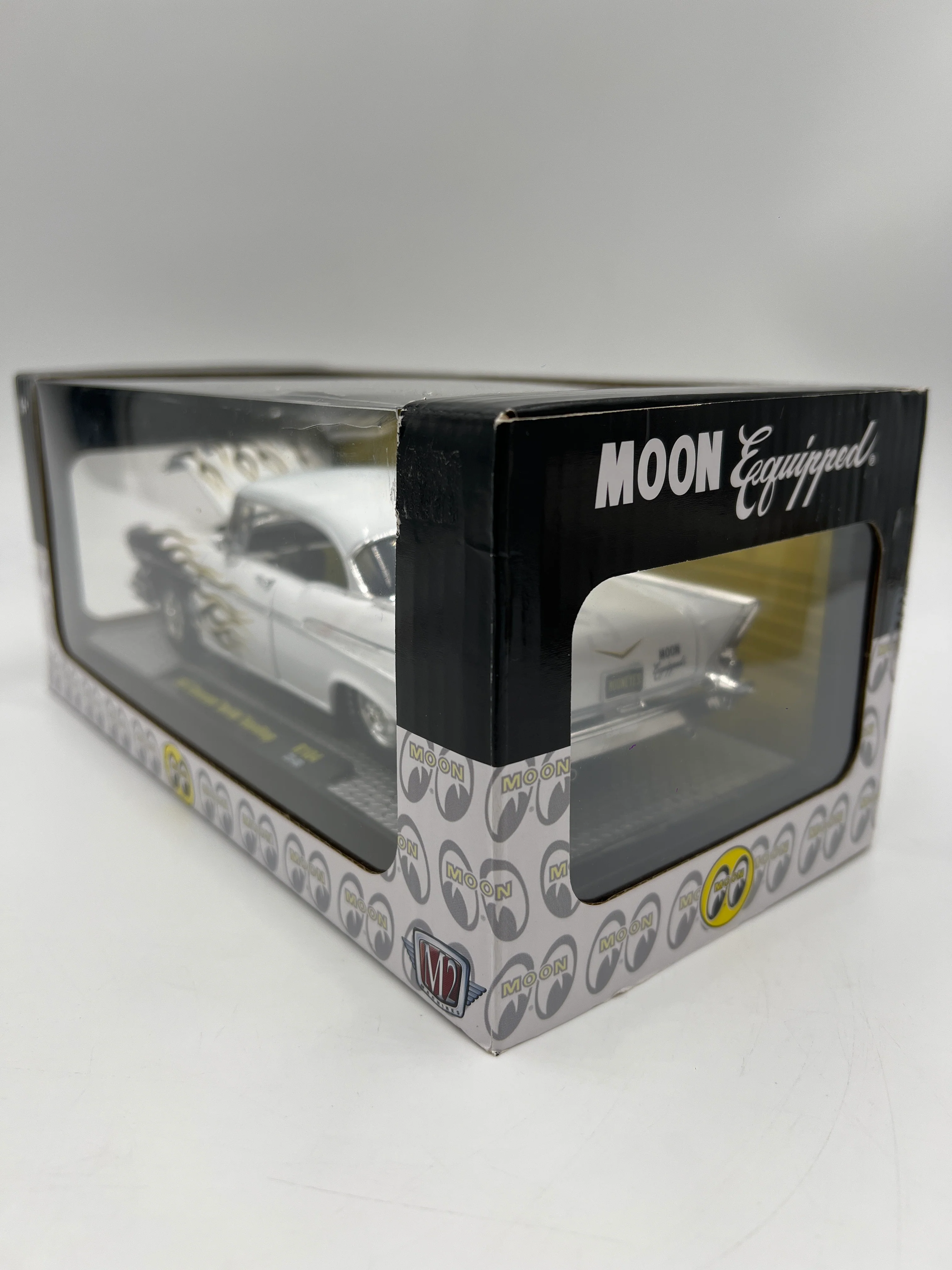 M2 Machines 1/24 Moon Equipped 1957 Chevrolet Bel Air Hardtop Mooneyes White R104 Cracked Blister - Image 6