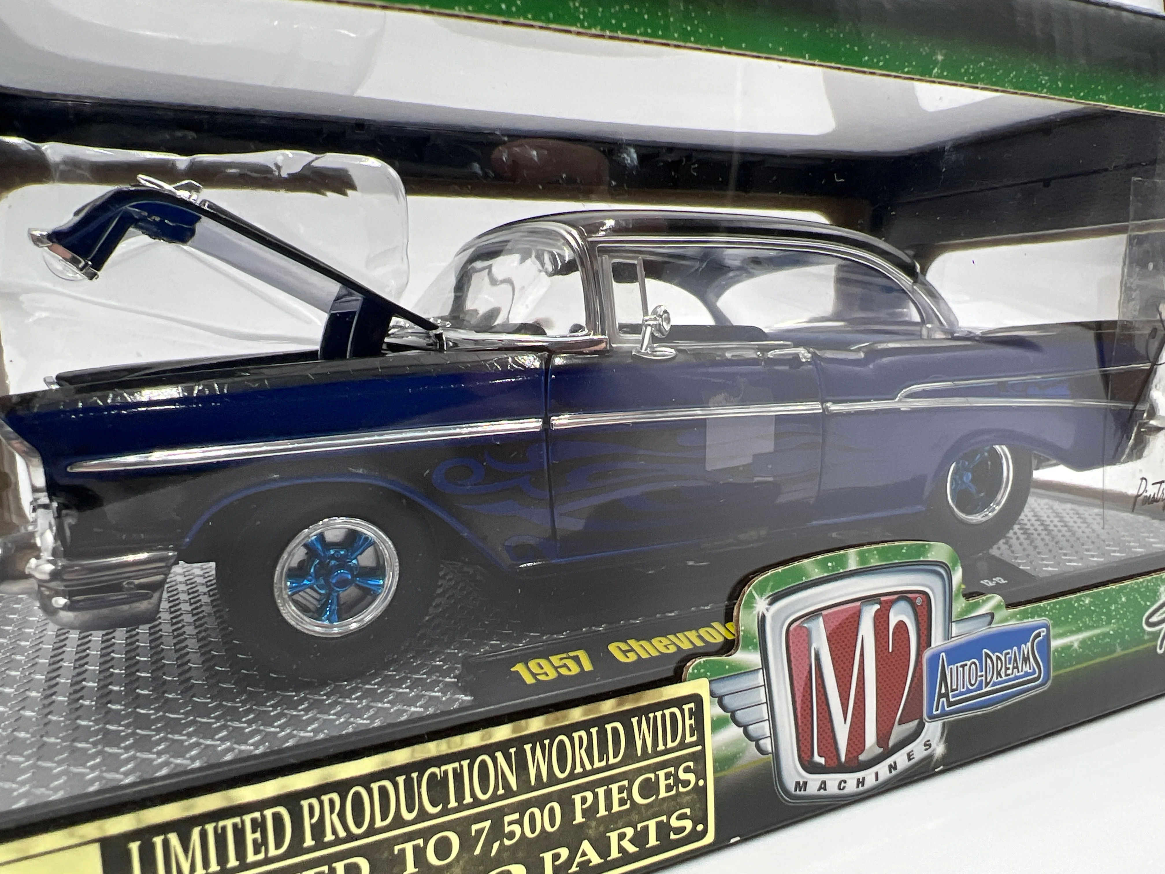M2 Machines 1/24 Premium Edition Auto-Dreams Tom Kelly 1957 Chevrolet Bel Air Hardtop Blue/Black 12-12 - Image 3