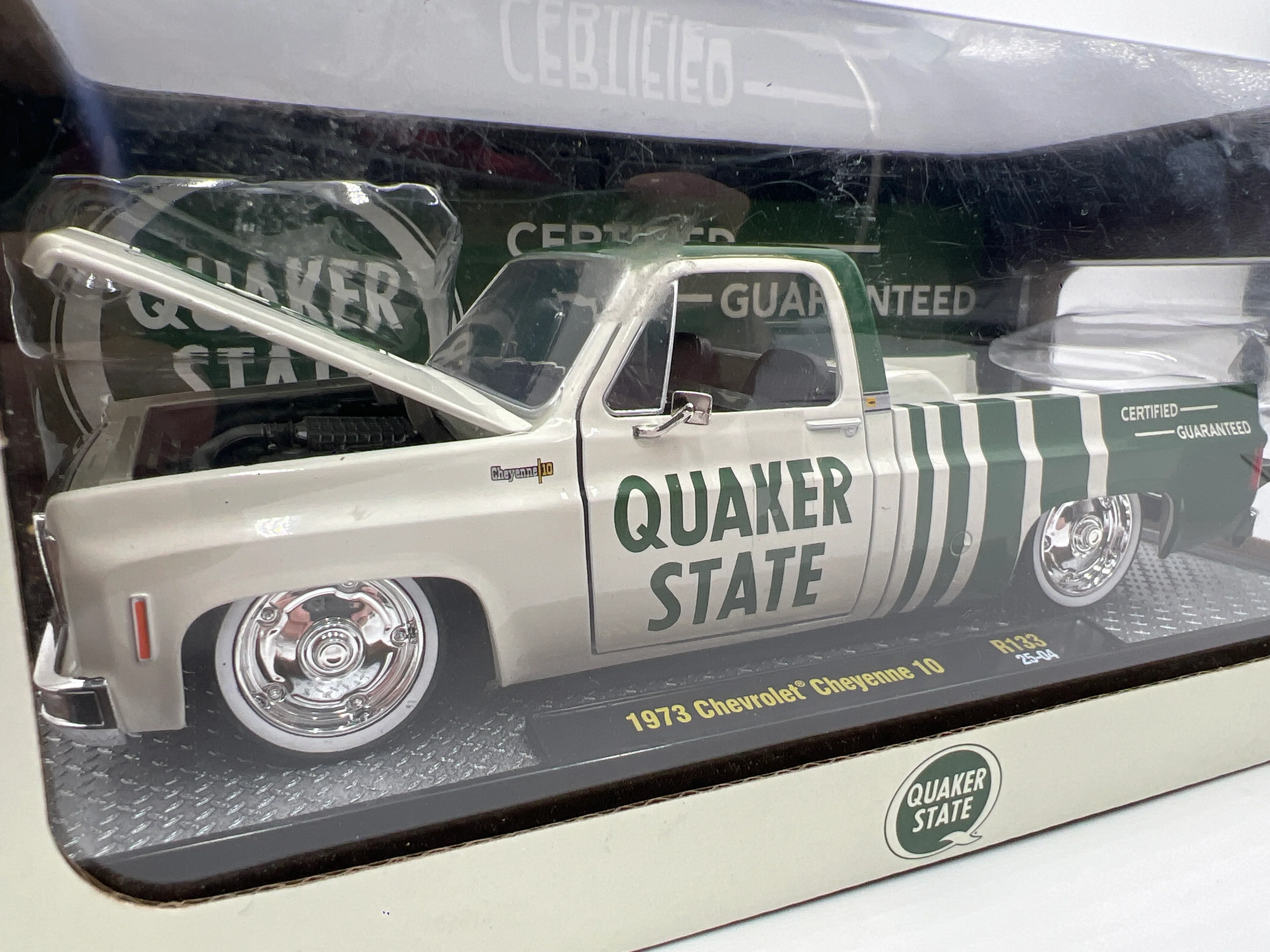 M2 Machines 1/24 Quaker State 1973 Chevrolet Cheyenne 10 Green/White R133 Bad Box - Image 2