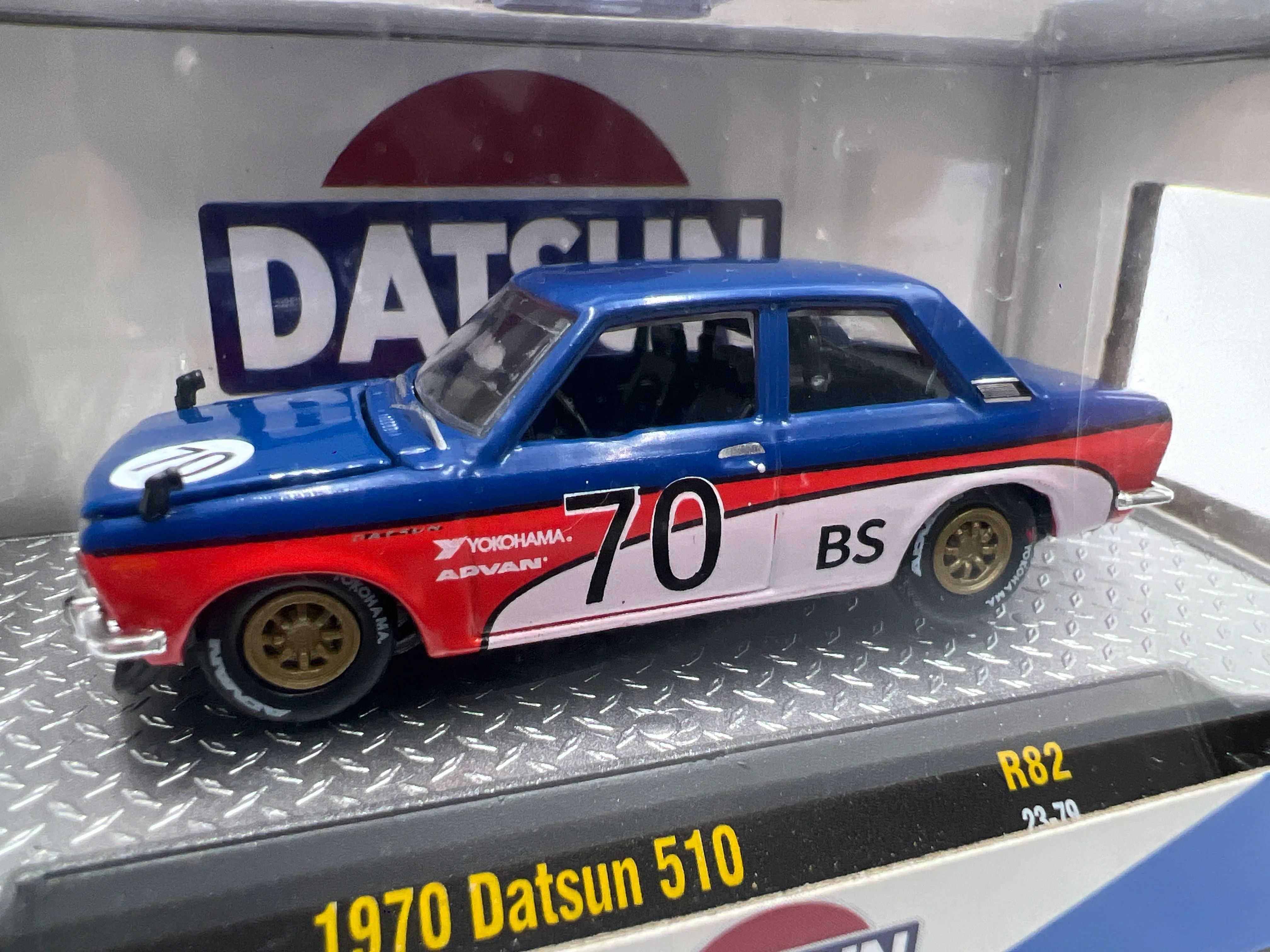 M2 Machines Auto-Thentics 1970 Datsun 510 R82 - Image 2