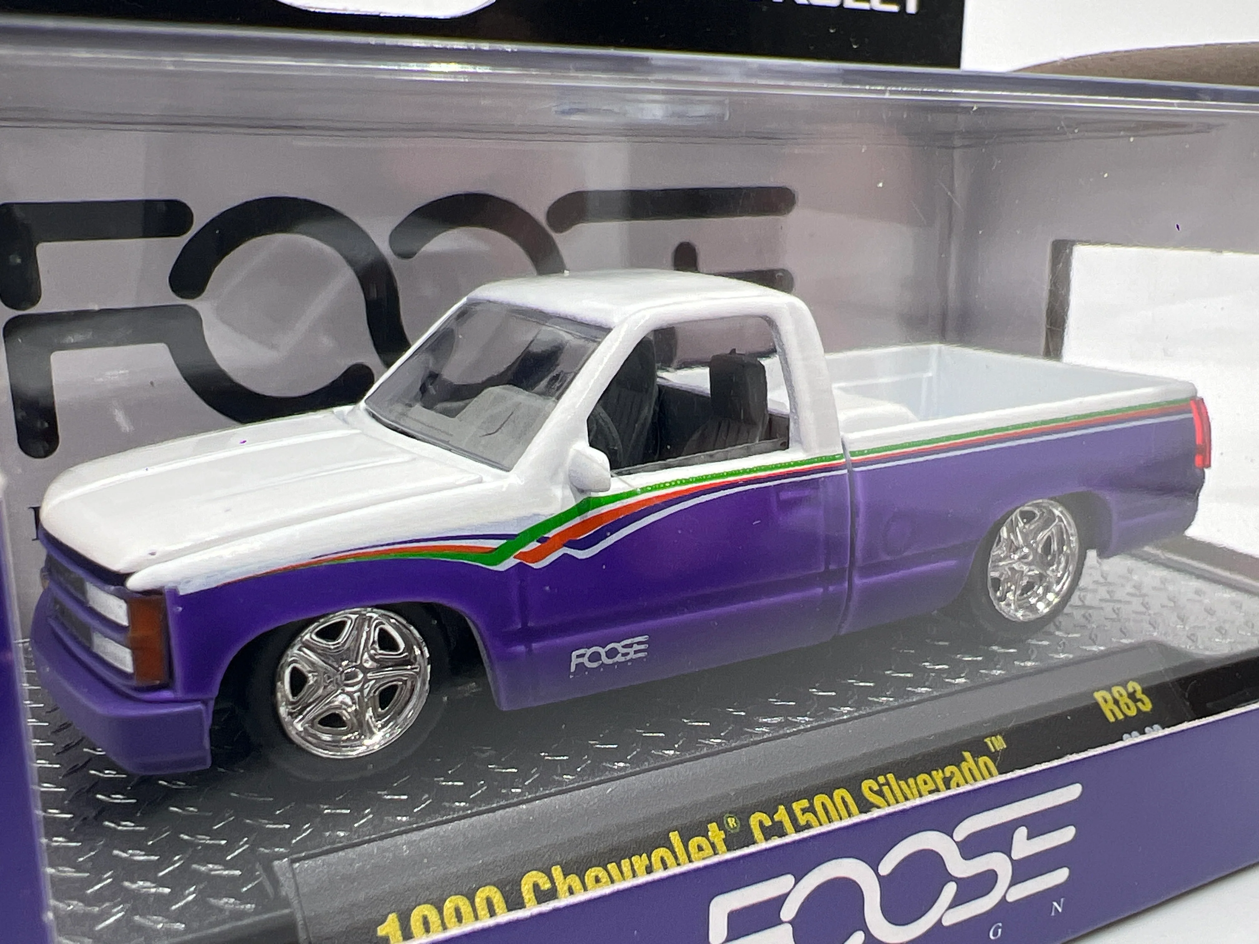 M2 Machines R83 Foose 1990 Chevrolet C1500 Silverado Purple/White - Image 2
