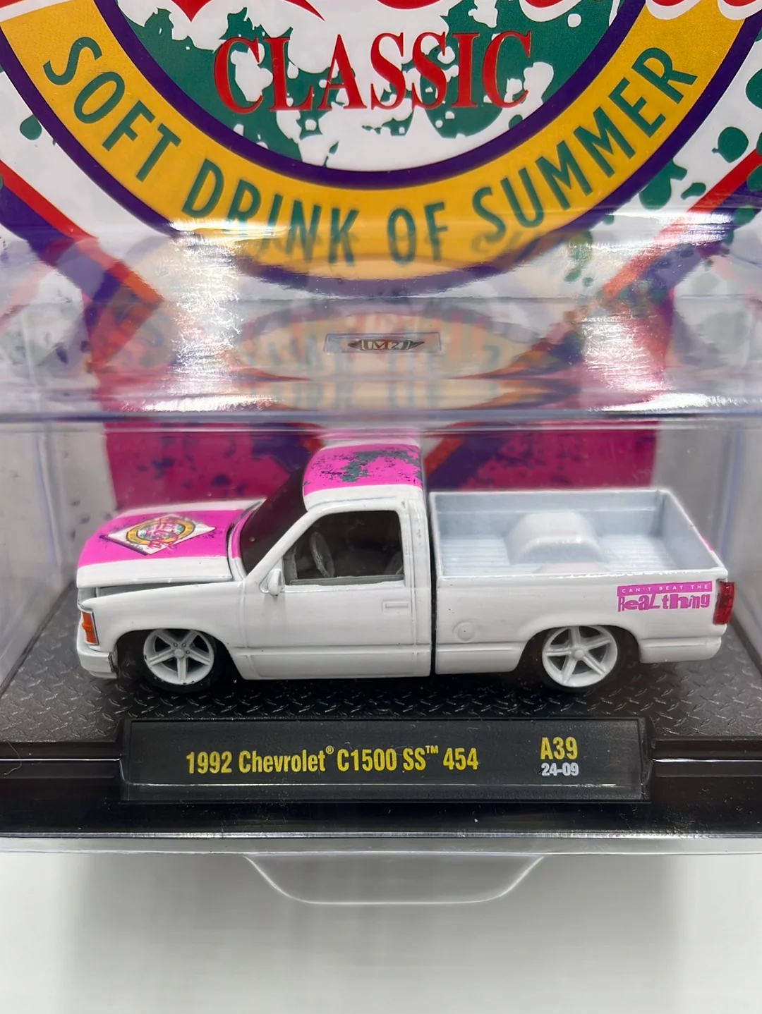 M2 Machines Coca Cola 1992 Chevrolet C1500 SS 454 (A39) 199E - Image 2