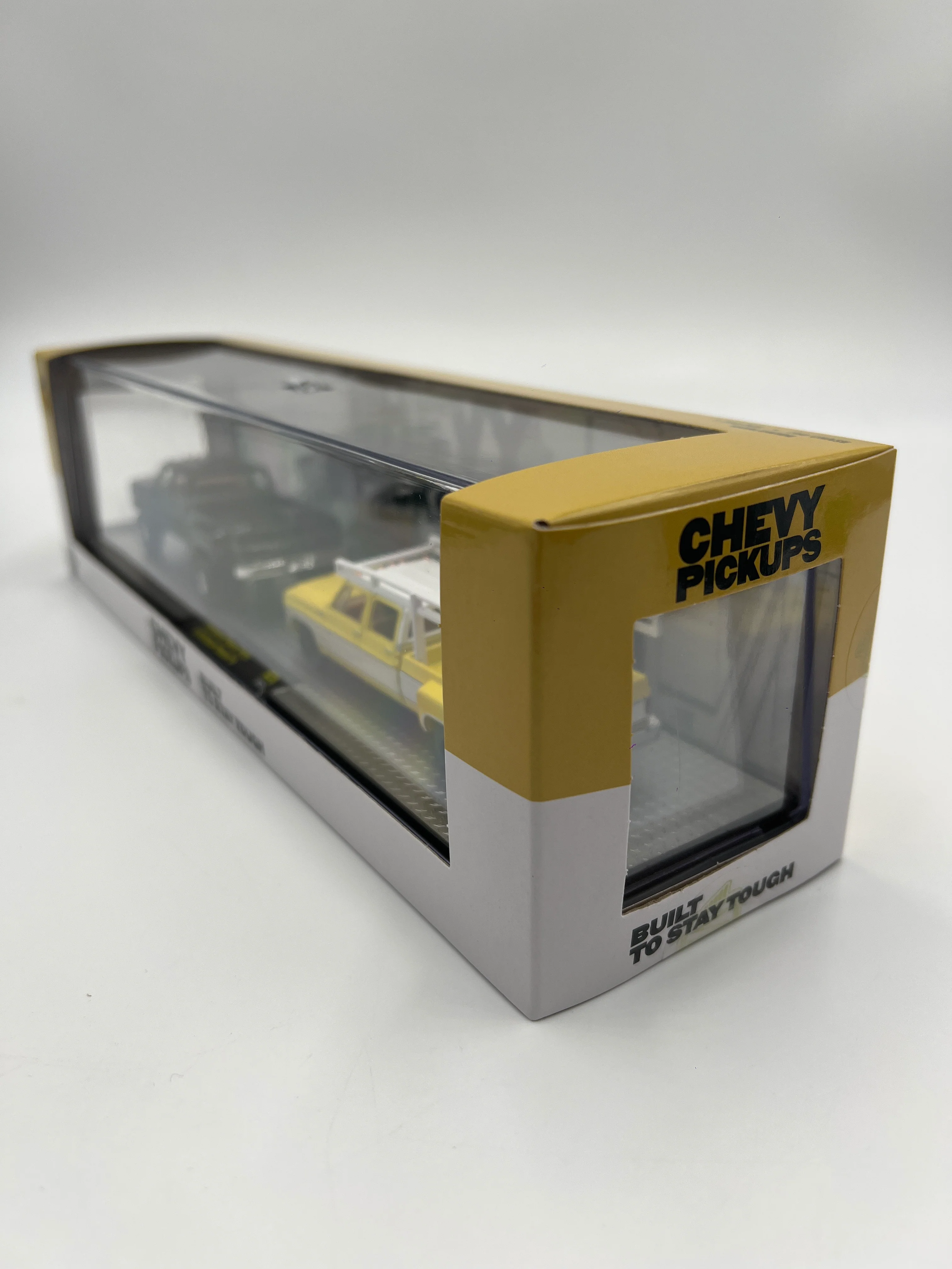 2024 M2 Machines Auto Haulers 1973 Chevrolet Silverado 30 4x4 Black & 1973 Chevrolet Silverado 30 Yellow R78 - Image 5