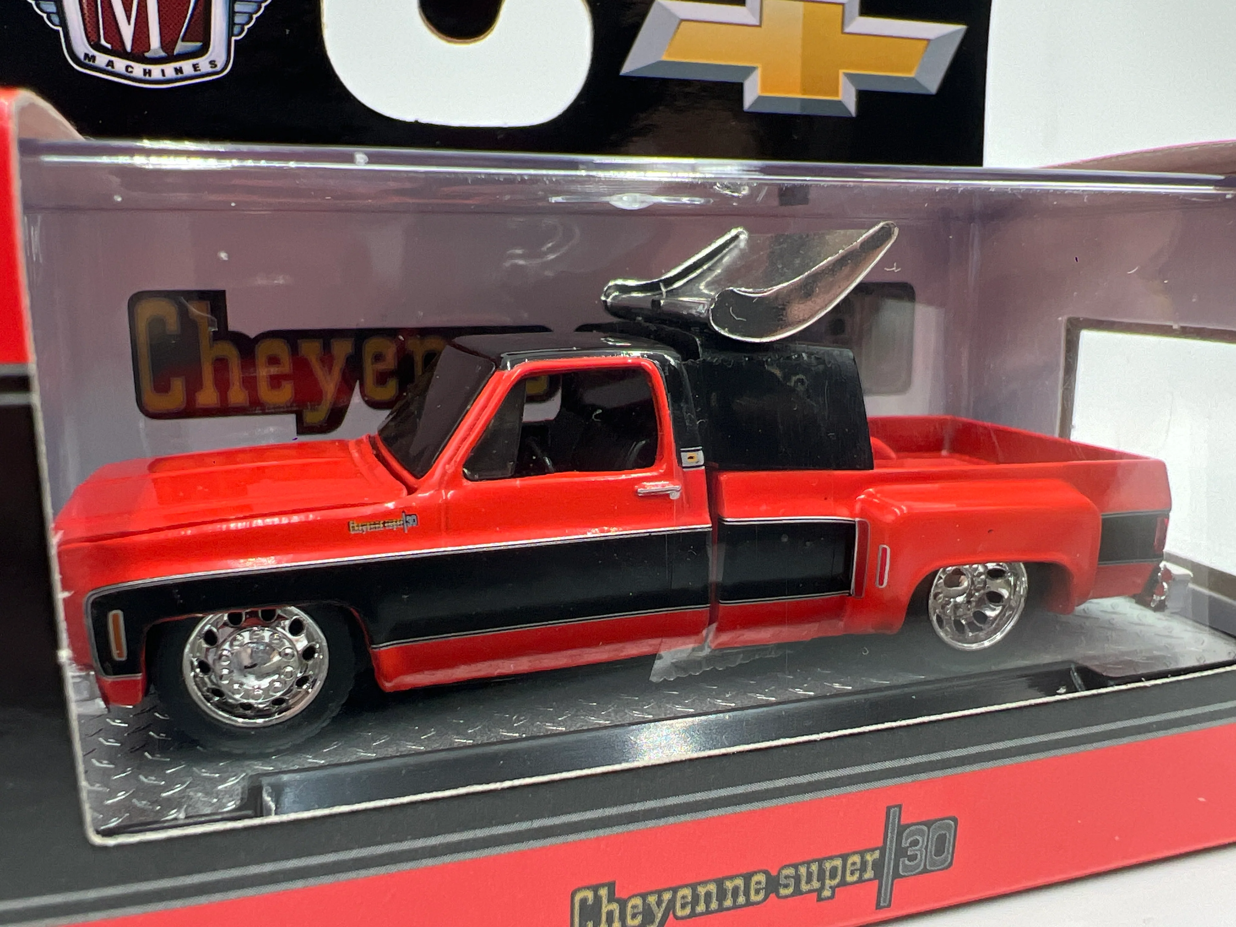 M2 Machines Walmart Exclusive 1973 Chevrolet Cheyenne Super 30 Red/Black WMTS21 - Image 2