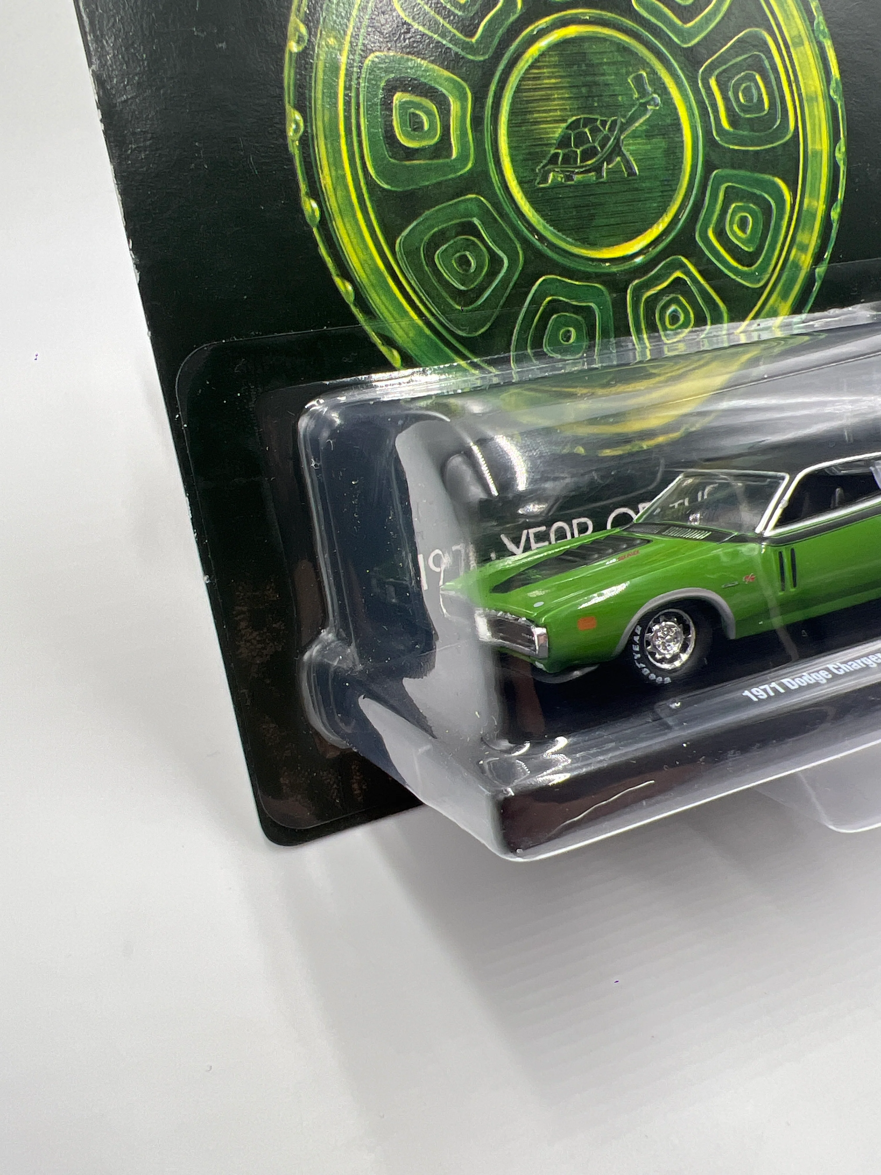 M2 Machines Auto Drivers 1971 Dodge Charger R/T 440 6-Pack Green Turtle Wax R74 192H - Image 4