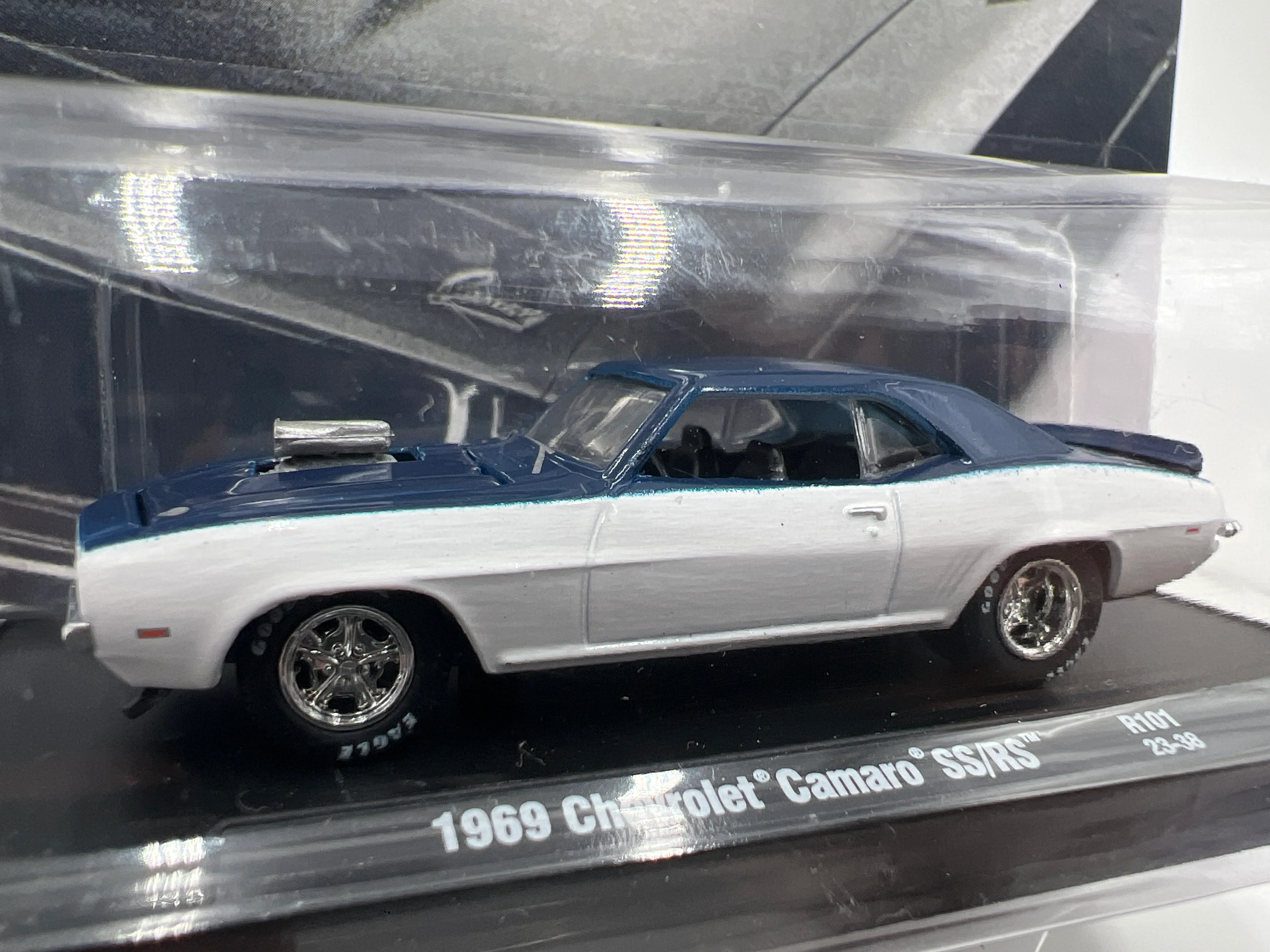 M2 Machines Auto Drivers 1969 Chevrolet Camaro SS/RS White/Blue Card Not Perfect R101 192F - Image 2