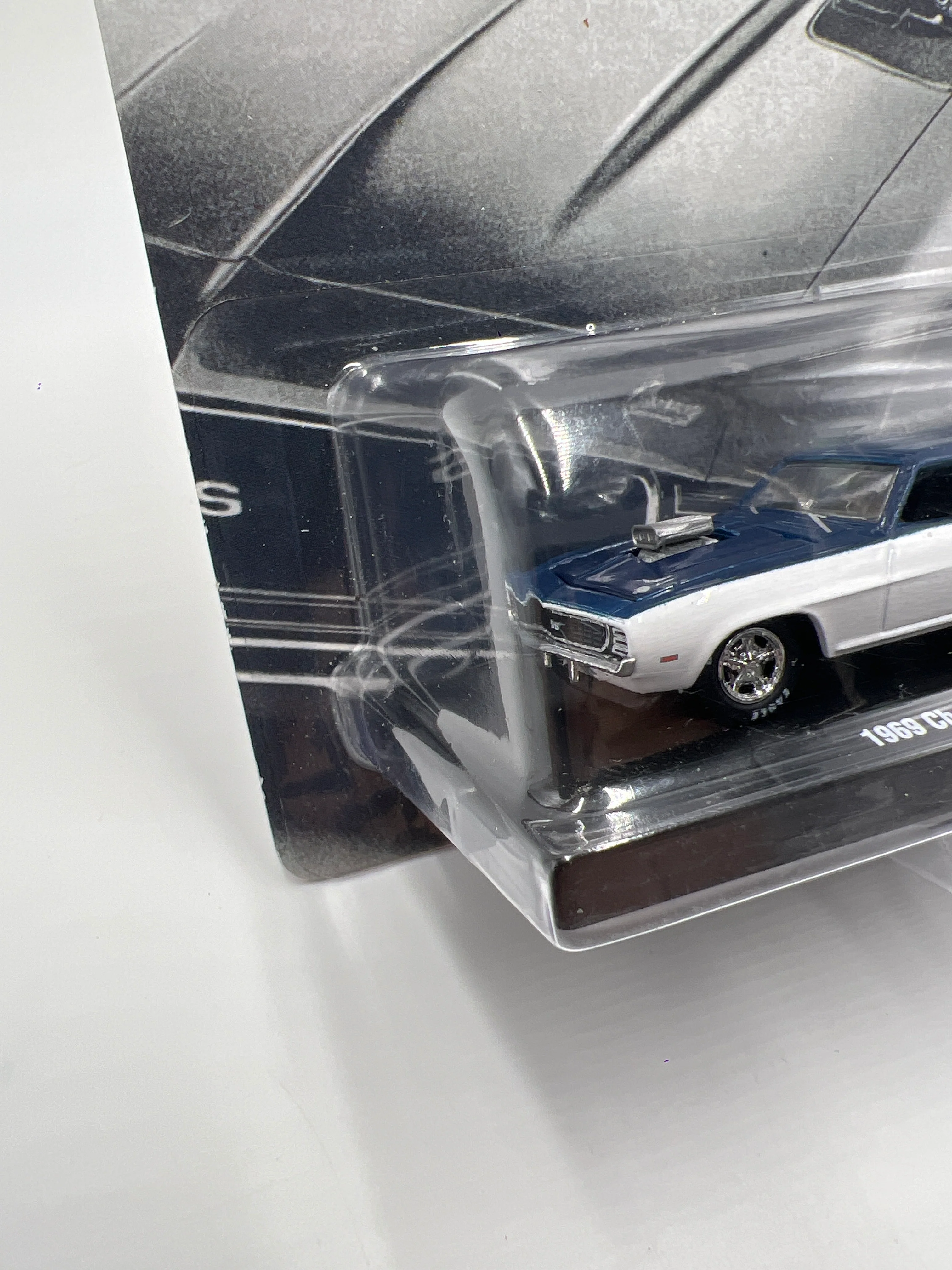 M2 Machines Auto Drivers 1969 Chevrolet Camaro SS/RS White/Blue Card Not Perfect R101 192F - Image 4