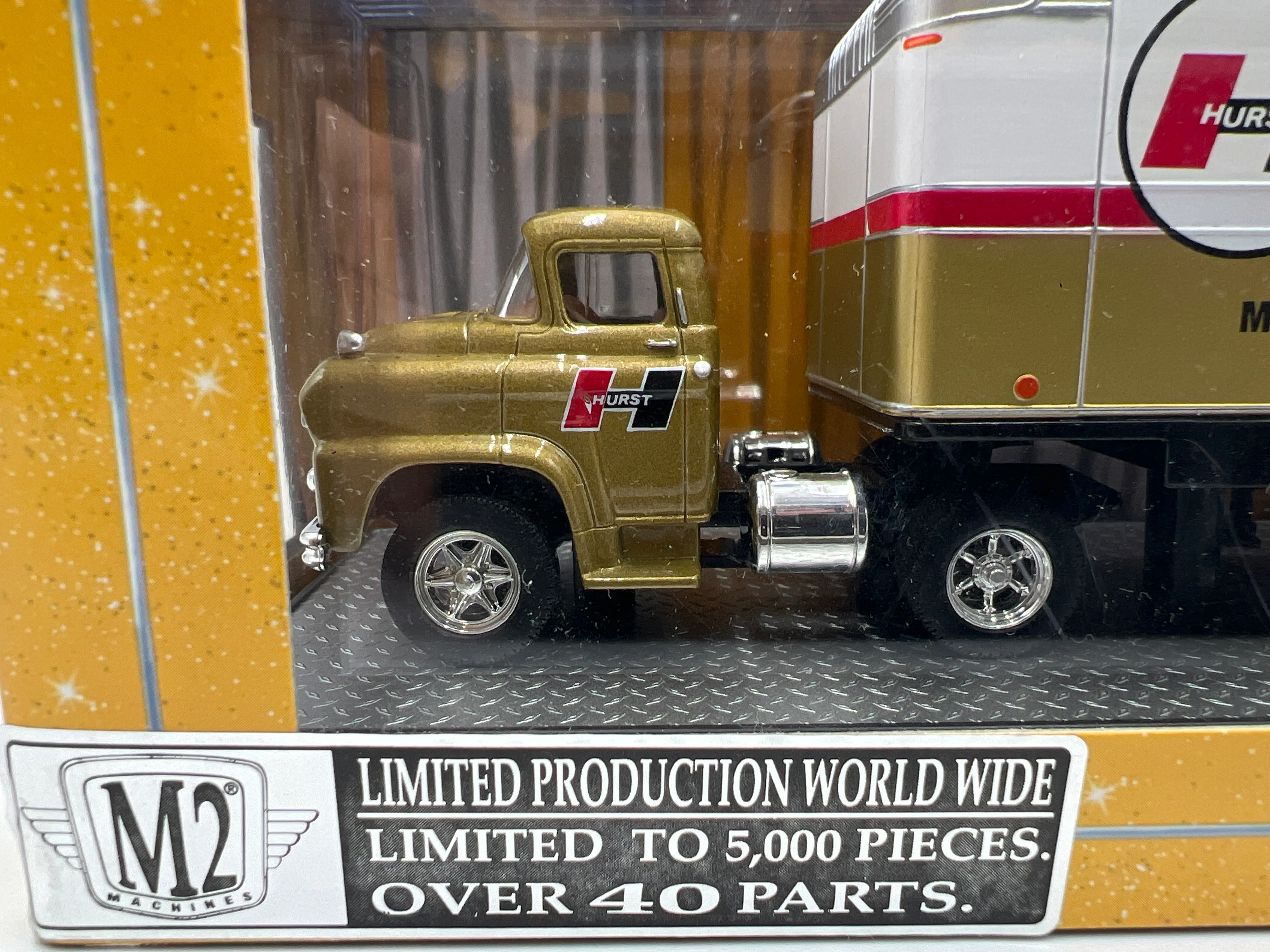 M2 Machines Auto Haulers Hurst 1958 Chevrolet LCF & Hurst Trailer R09 13-02 - Image 3
